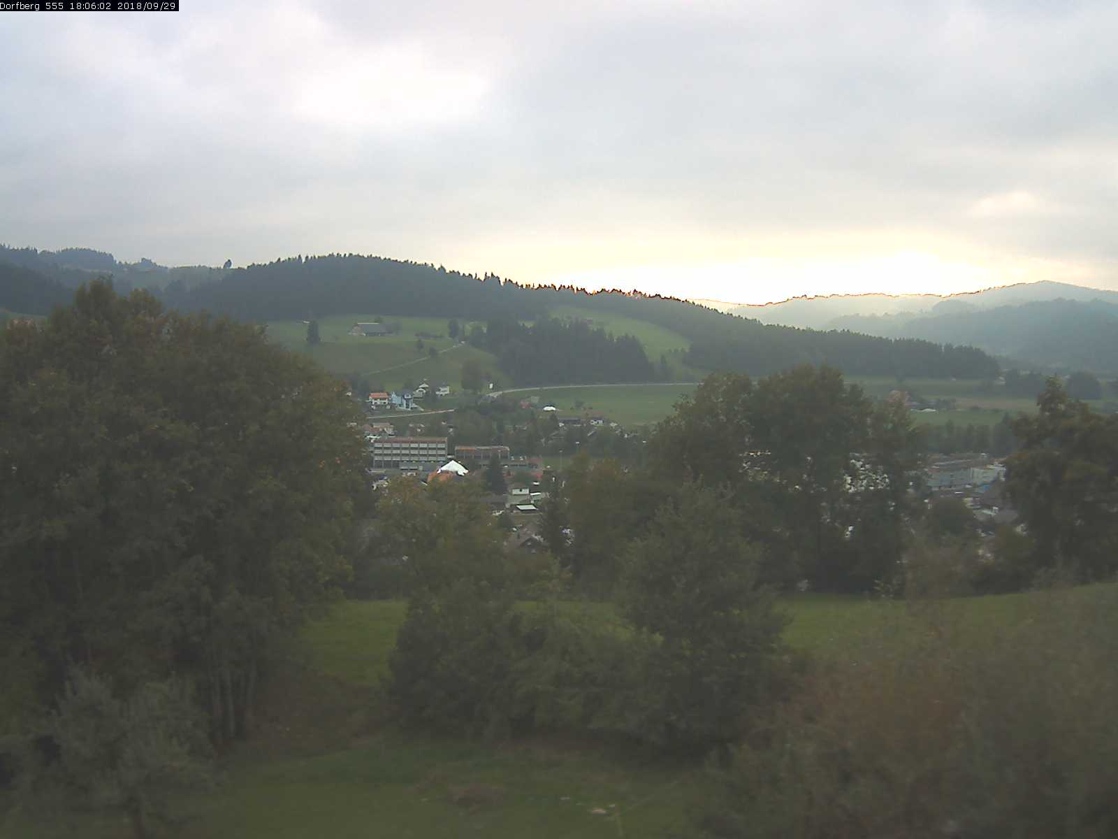 Webcam-Bild: Aussicht vom Dorfberg in Langnau 20180929-180601