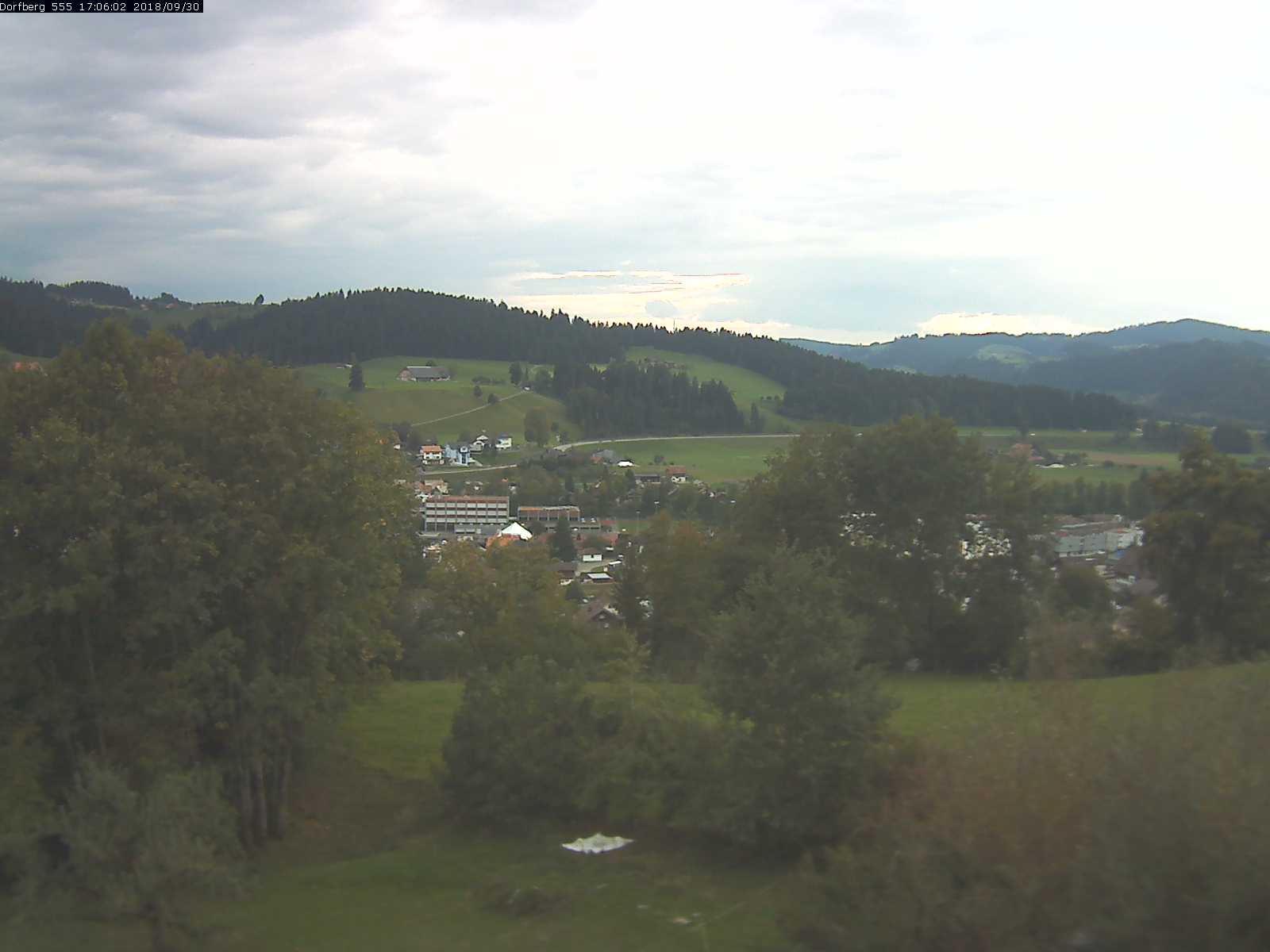 Webcam-Bild: Aussicht vom Dorfberg in Langnau 20180930-170602