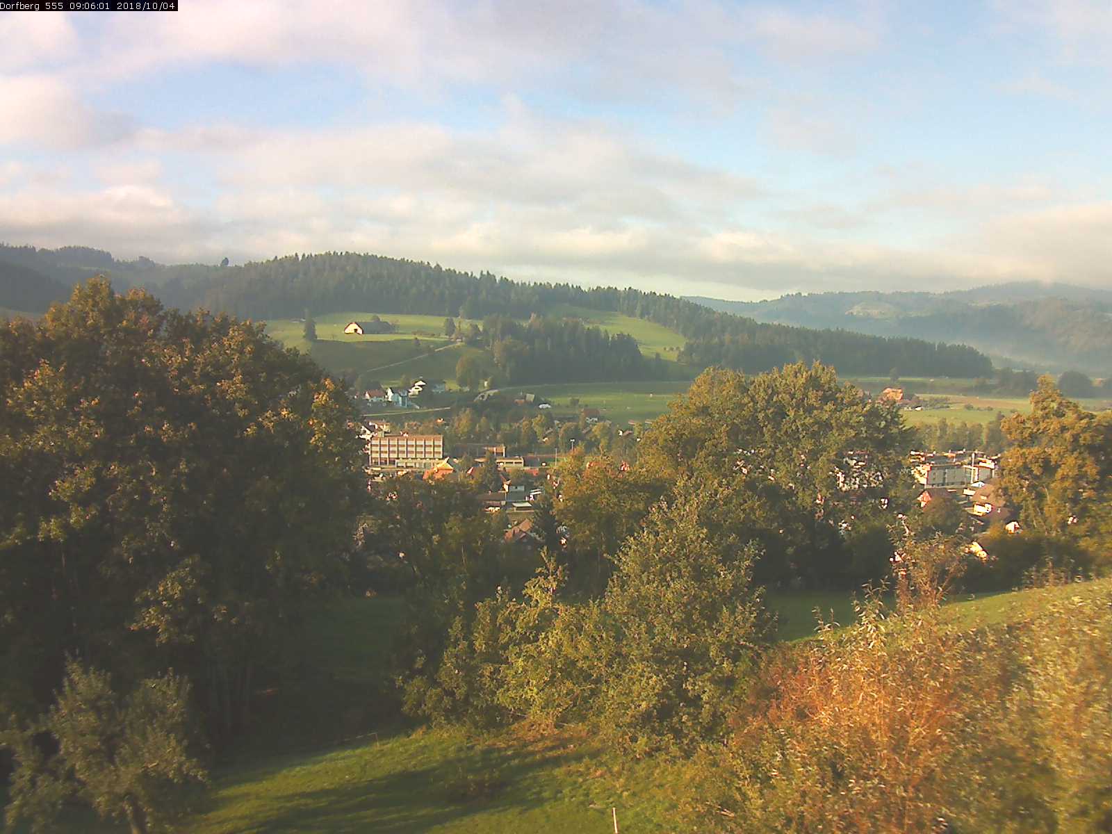 Webcam-Bild: Aussicht vom Dorfberg in Langnau 20181004-090601