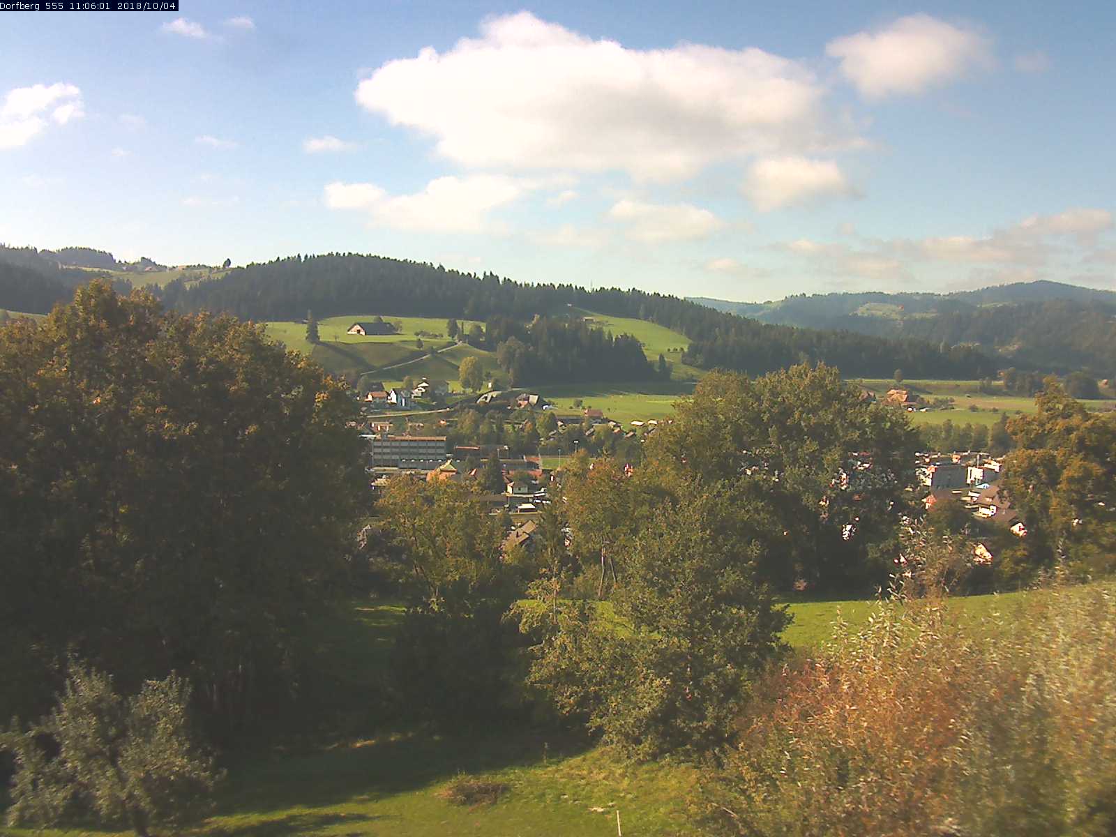 Webcam-Bild: Aussicht vom Dorfberg in Langnau 20181004-110601
