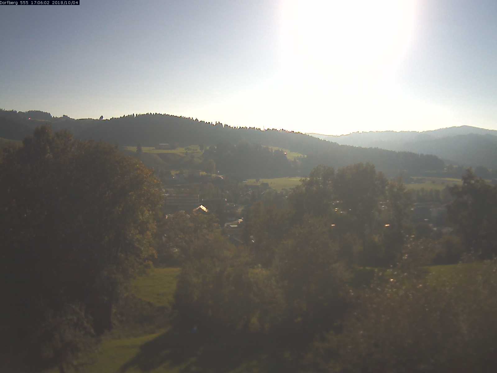 Webcam-Bild: Aussicht vom Dorfberg in Langnau 20181004-170602
