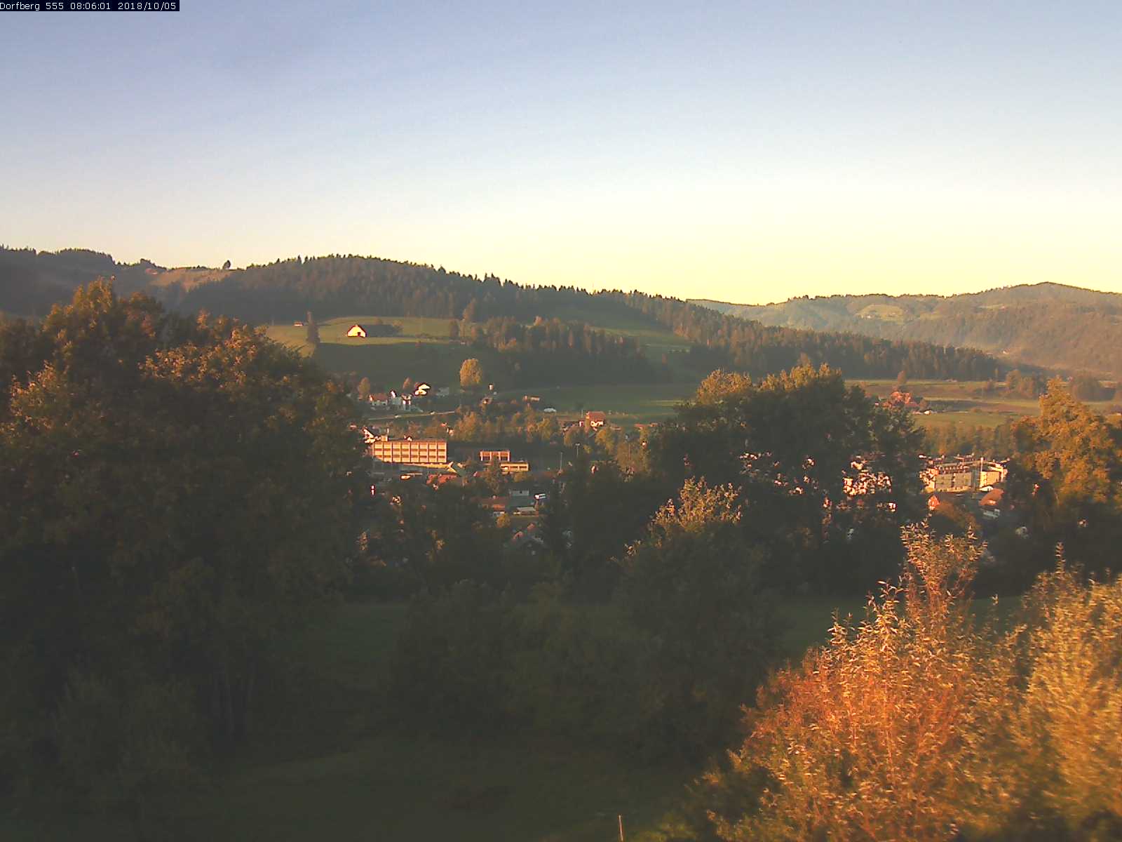 Webcam-Bild: Aussicht vom Dorfberg in Langnau 20181005-080601