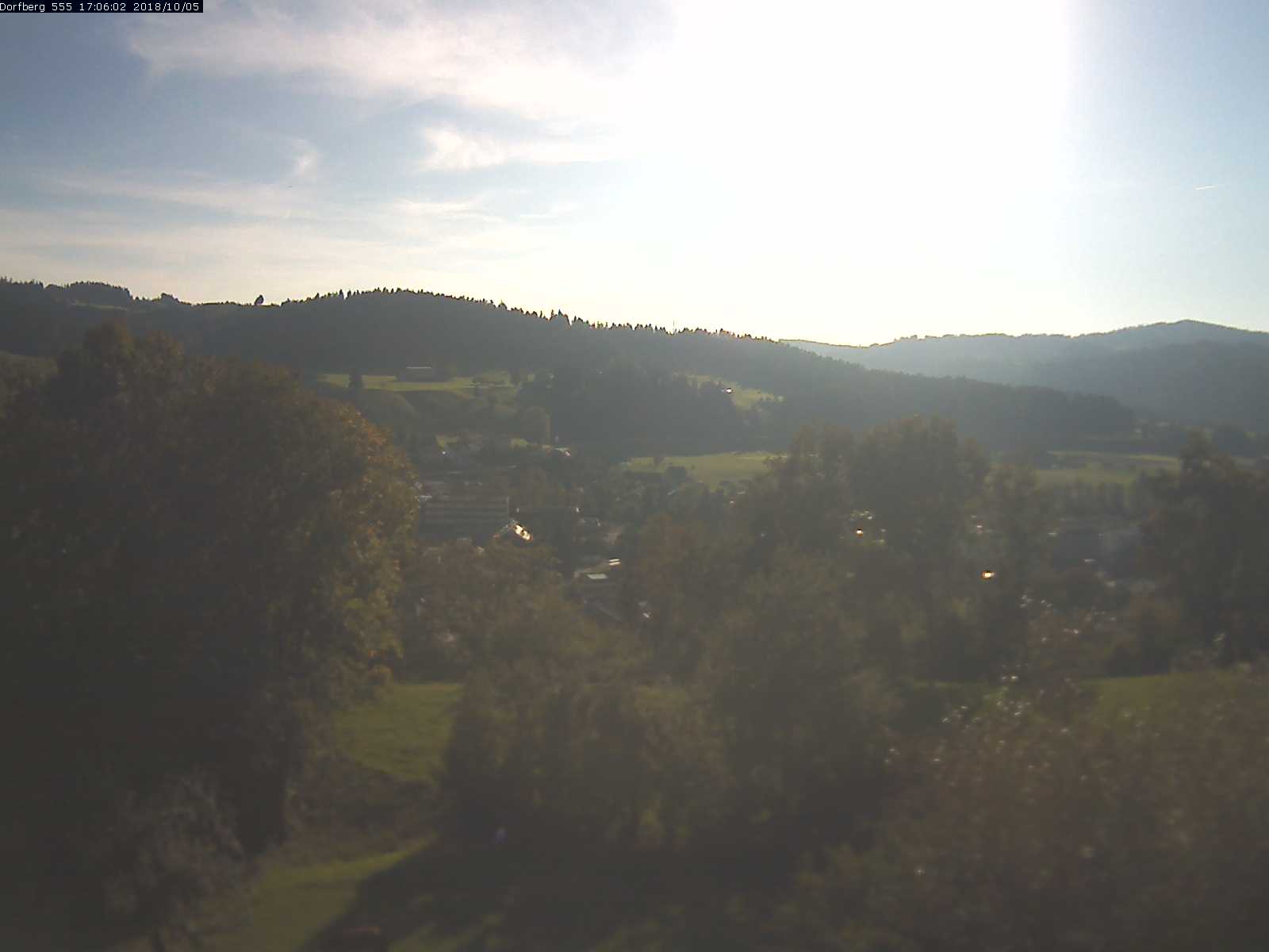 Webcam-Bild: Aussicht vom Dorfberg in Langnau 20181005-170601
