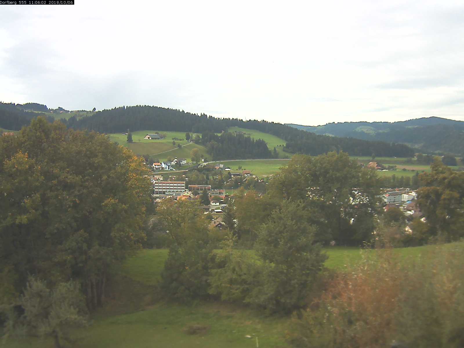 Webcam-Bild: Aussicht vom Dorfberg in Langnau 20181006-110601