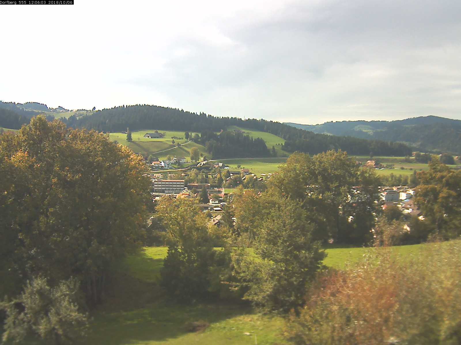 Webcam-Bild: Aussicht vom Dorfberg in Langnau 20181006-120601