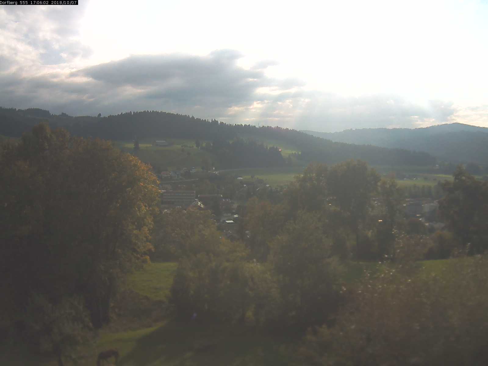 Webcam-Bild: Aussicht vom Dorfberg in Langnau 20181007-170601