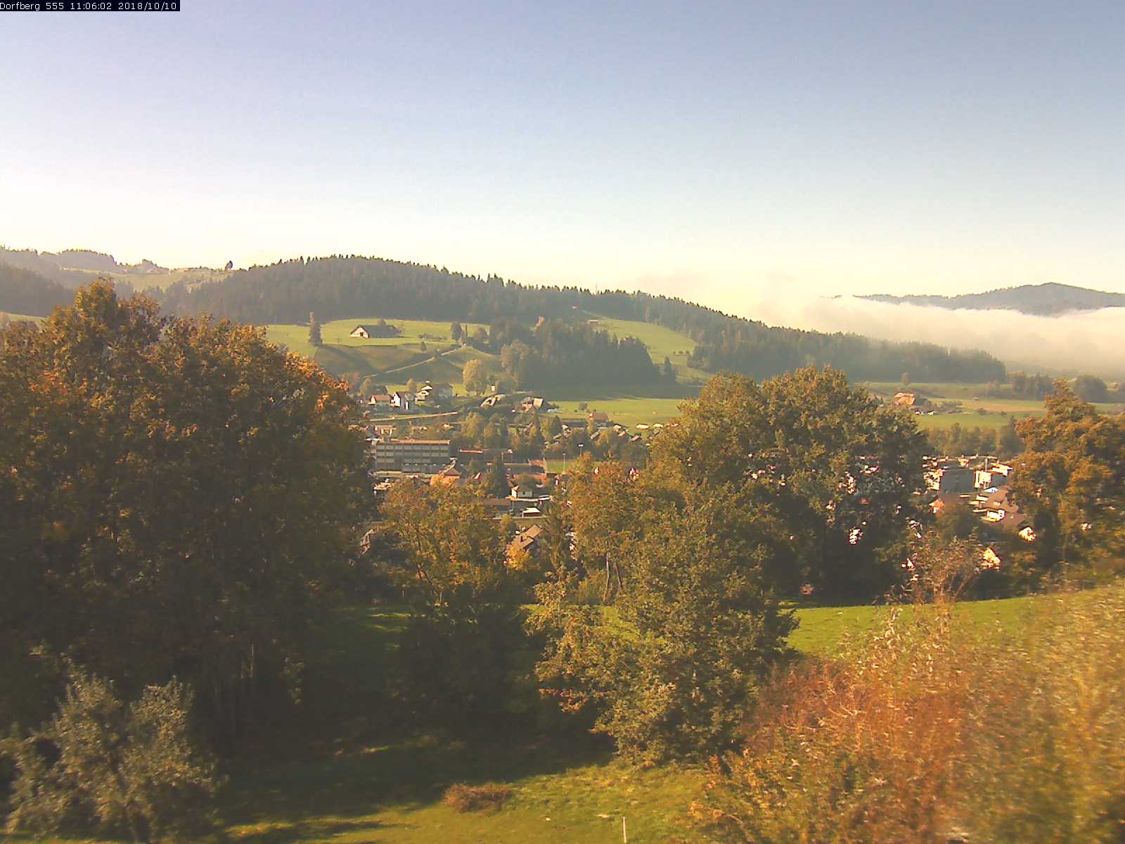 Webcam-Bild: Aussicht vom Dorfberg in Langnau 20181010-110601