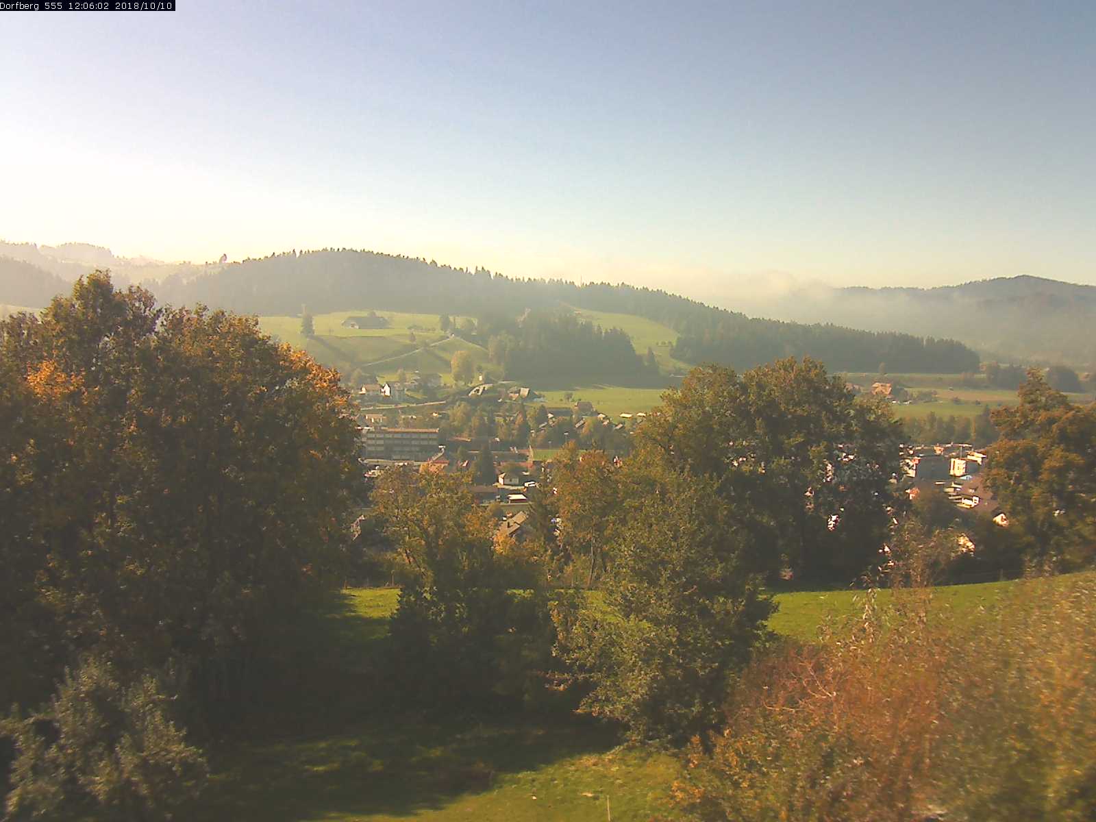 Webcam-Bild: Aussicht vom Dorfberg in Langnau 20181010-120602