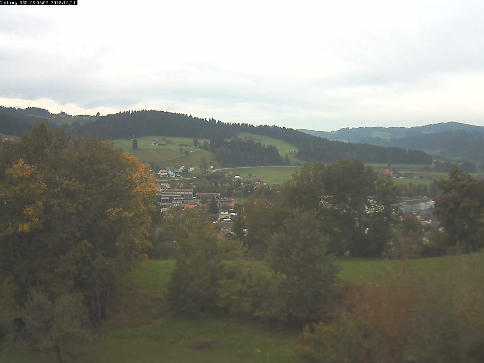 Webcam-Bild: Aussicht vom Dorfberg in Langnau 20181011-090601