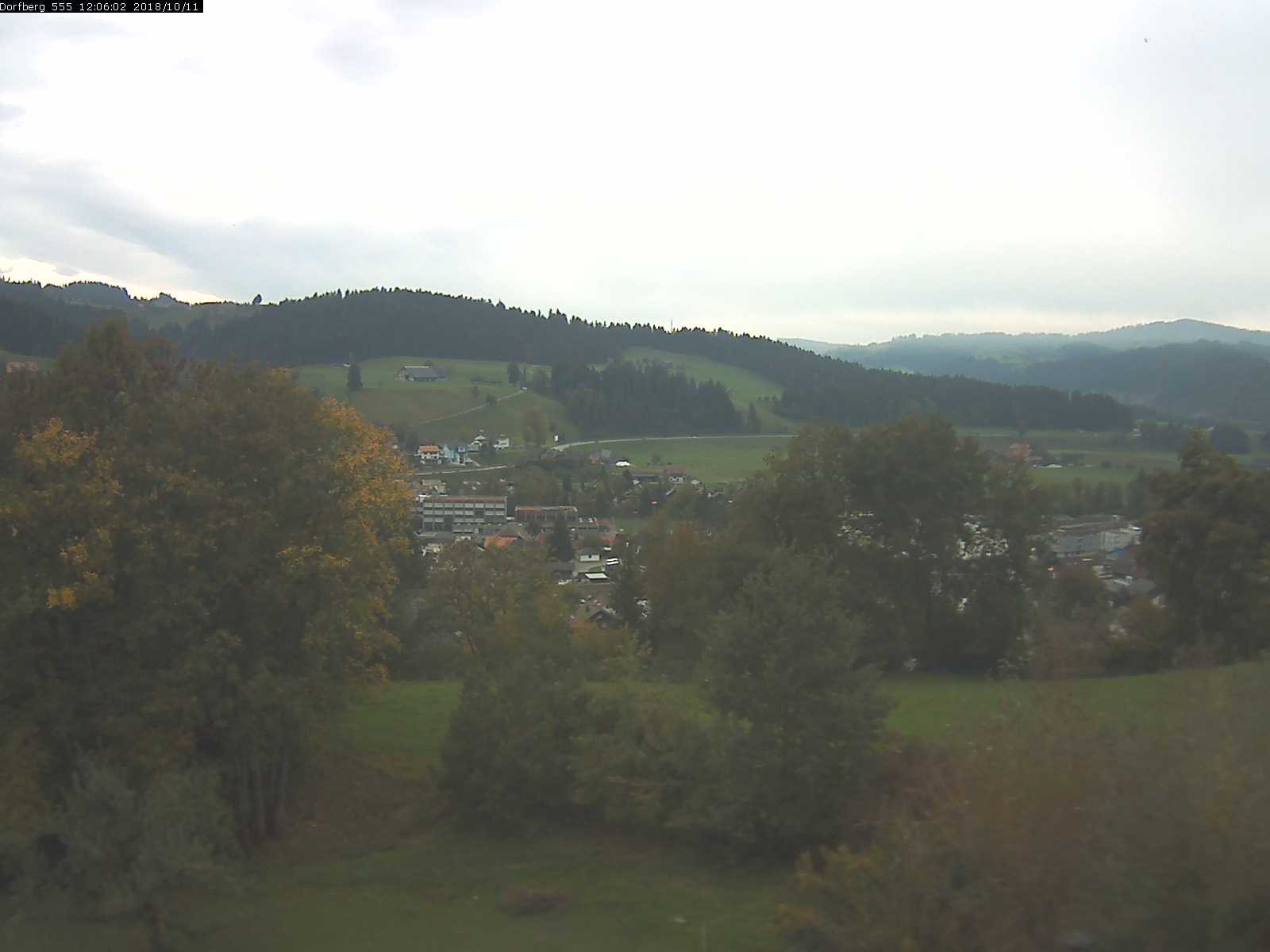 Webcam-Bild: Aussicht vom Dorfberg in Langnau 20181011-120601
