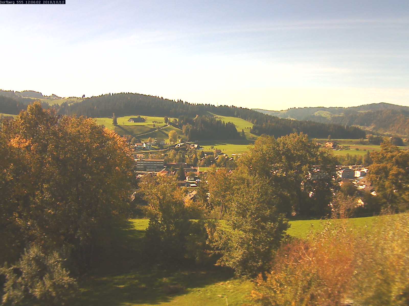 Webcam-Bild: Aussicht vom Dorfberg in Langnau 20181012-120601