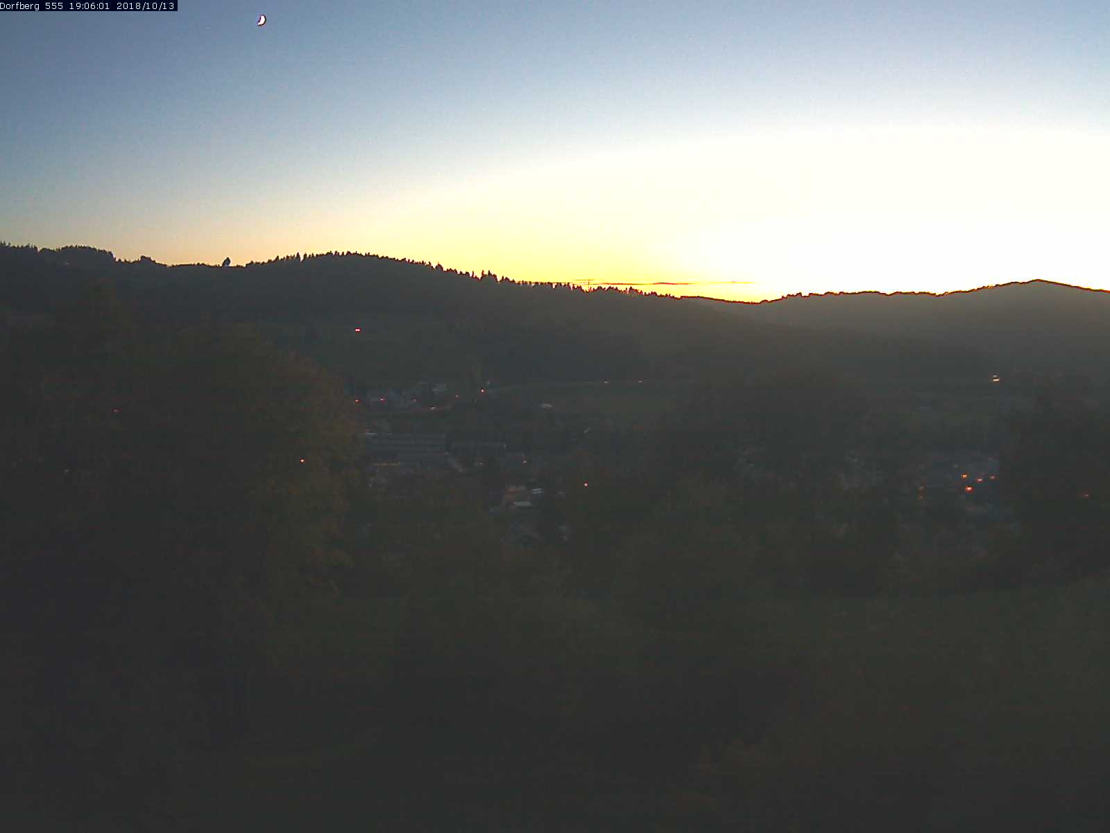 Webcam-Bild: Aussicht vom Dorfberg in Langnau 20181013-190601