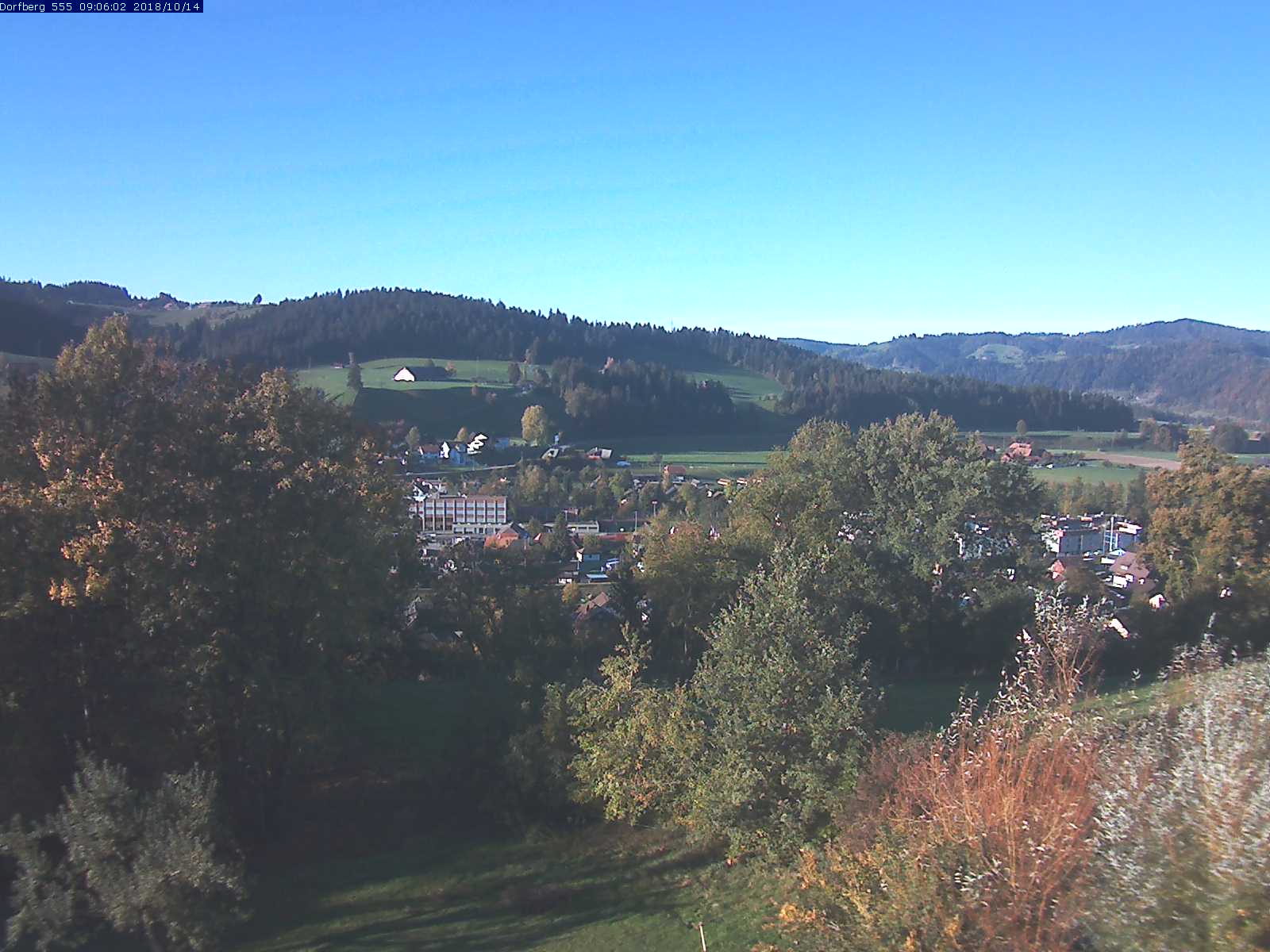 Webcam-Bild: Aussicht vom Dorfberg in Langnau 20181014-090601