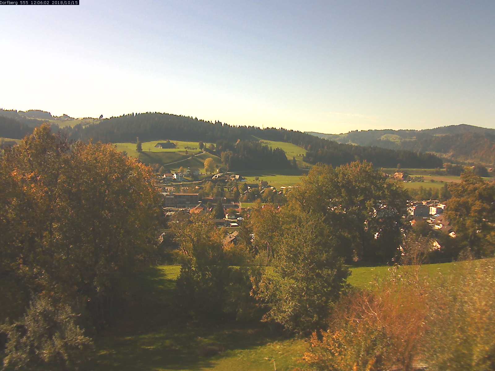 Webcam-Bild: Aussicht vom Dorfberg in Langnau 20181015-120601