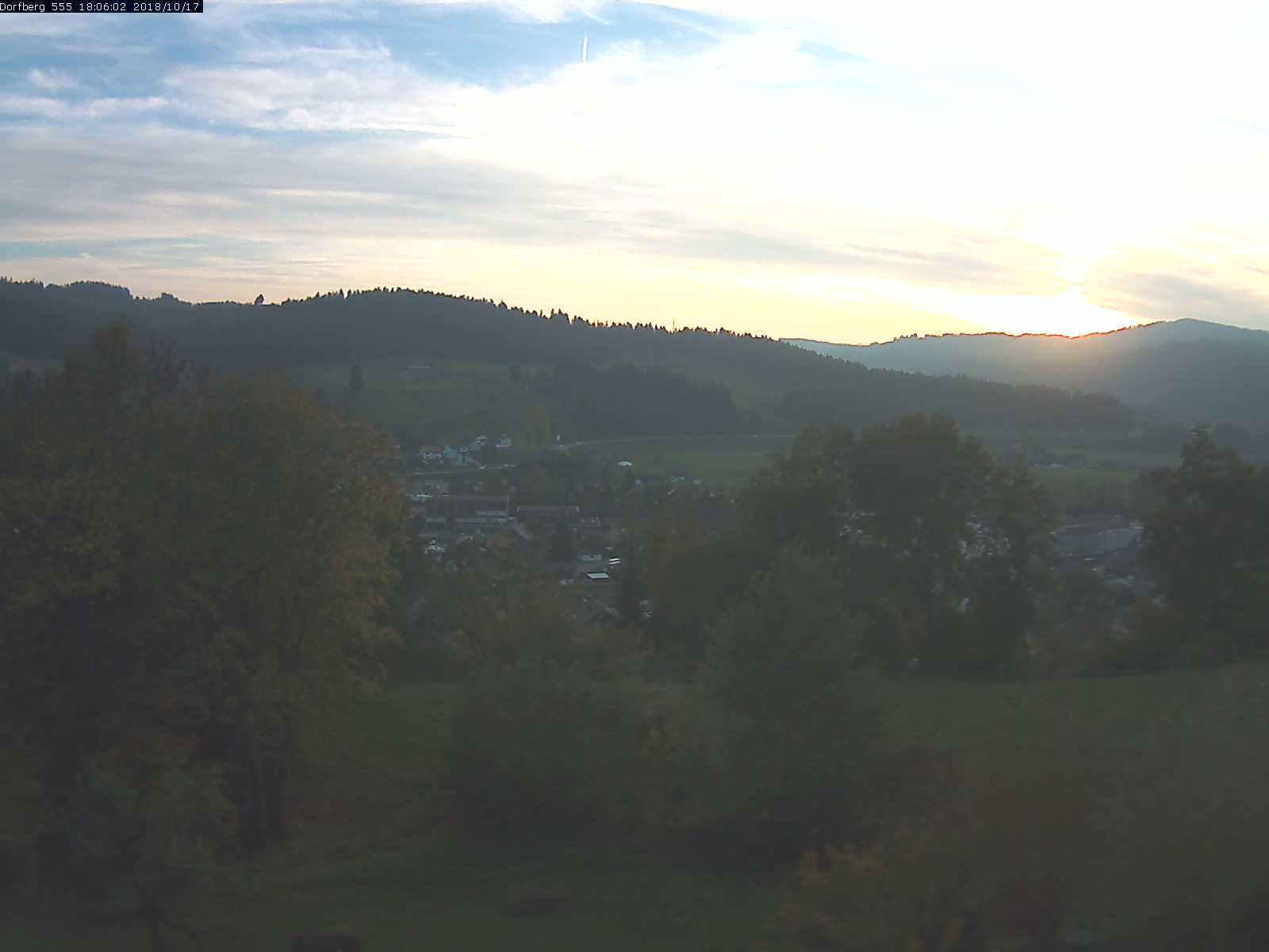 Webcam-Bild: Aussicht vom Dorfberg in Langnau 20181017-180601