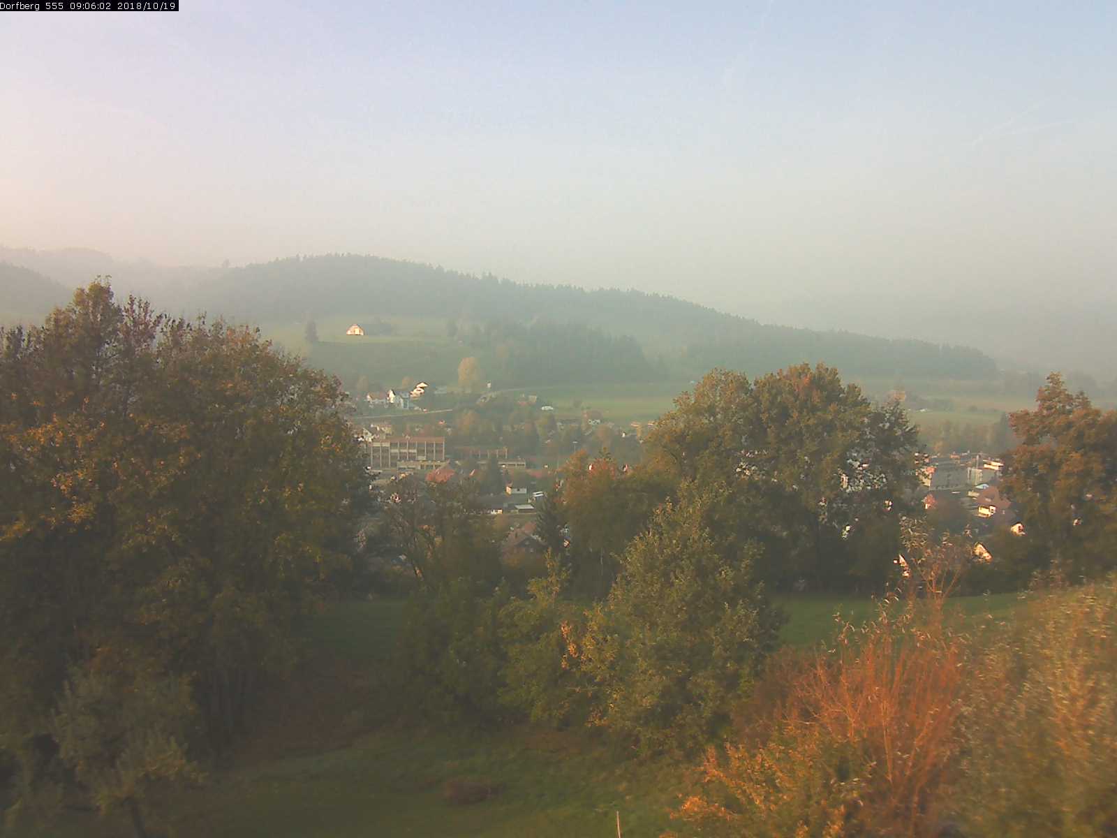 Webcam-Bild: Aussicht vom Dorfberg in Langnau 20181019-090601