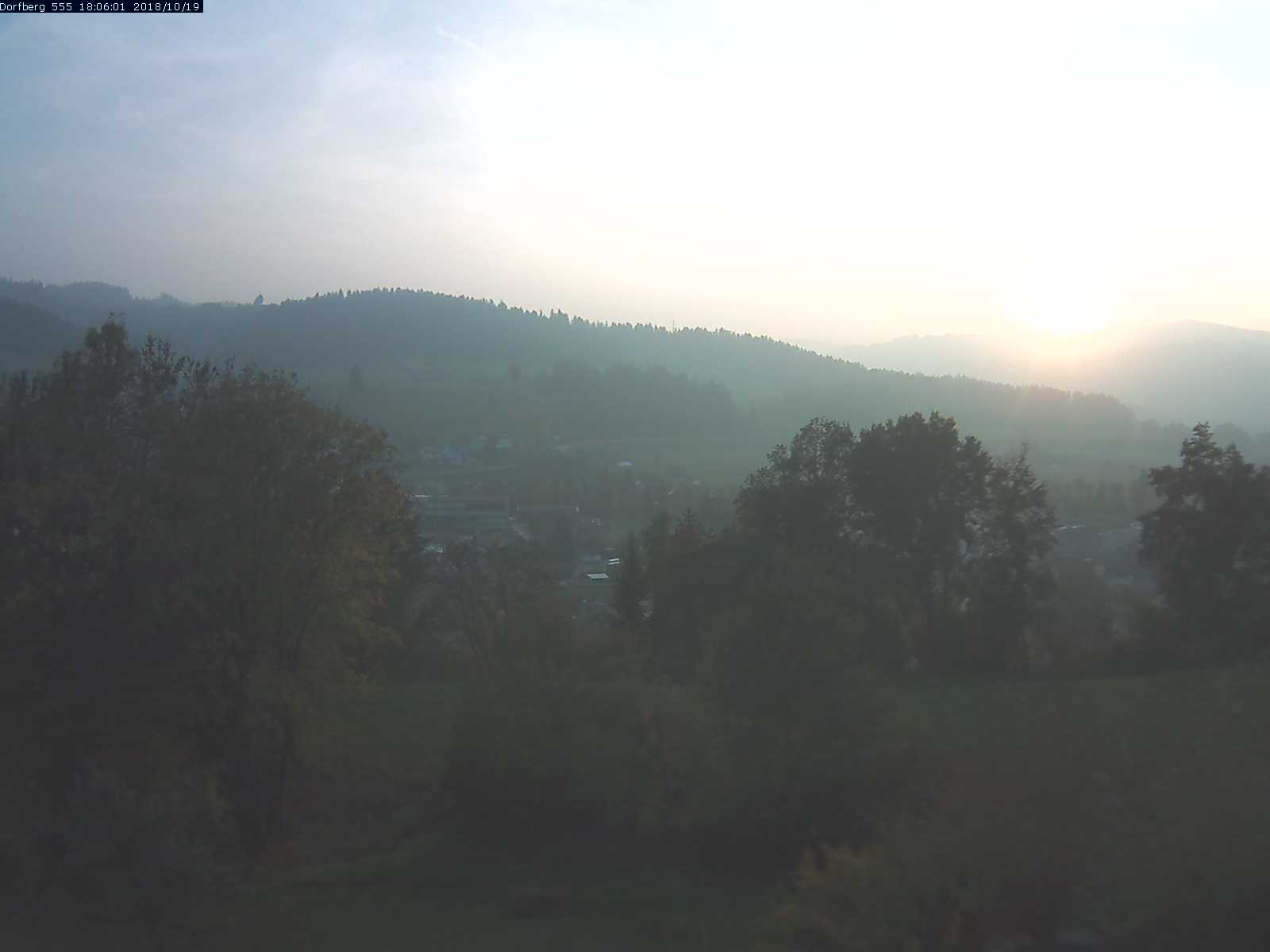 Webcam-Bild: Aussicht vom Dorfberg in Langnau 20181019-180601
