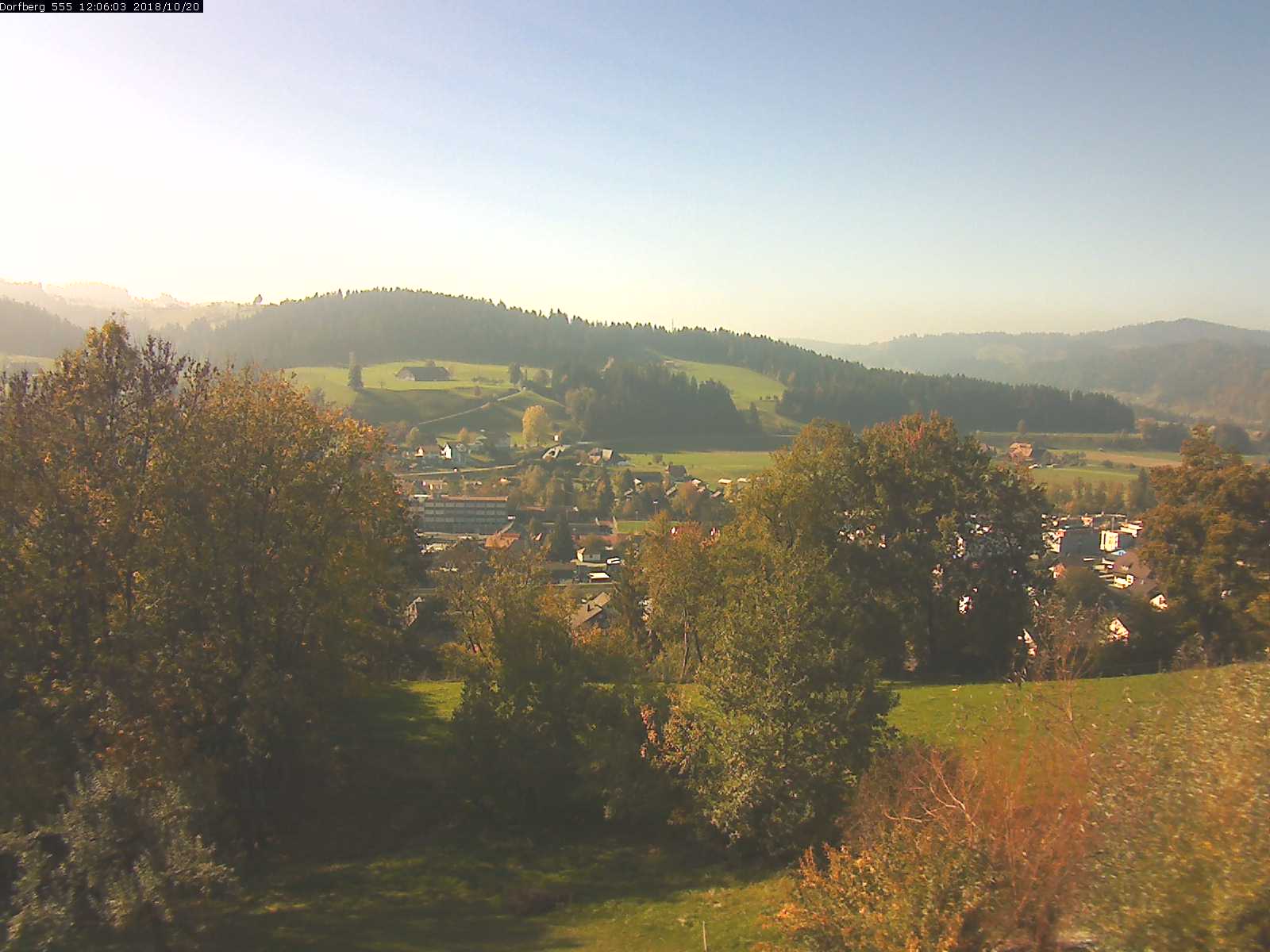 Webcam-Bild: Aussicht vom Dorfberg in Langnau 20181020-120601