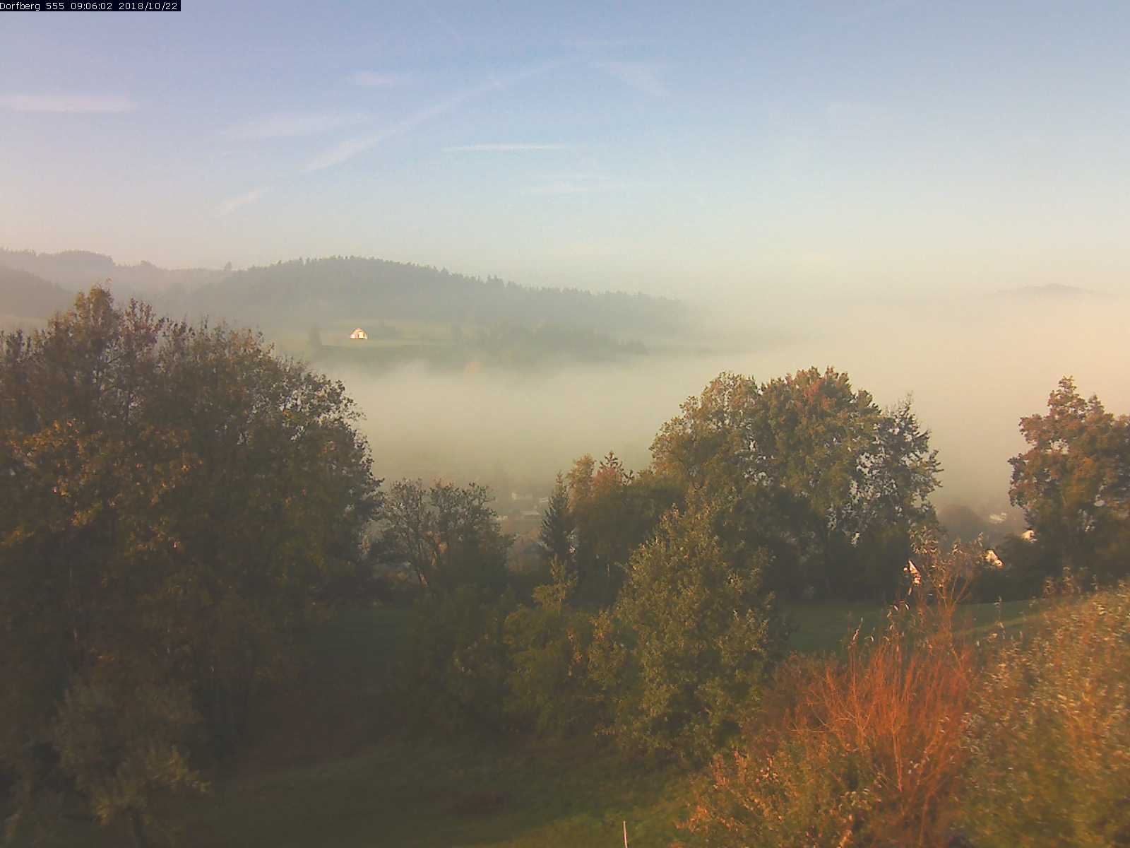 Webcam-Bild: Aussicht vom Dorfberg in Langnau 20181022-090601