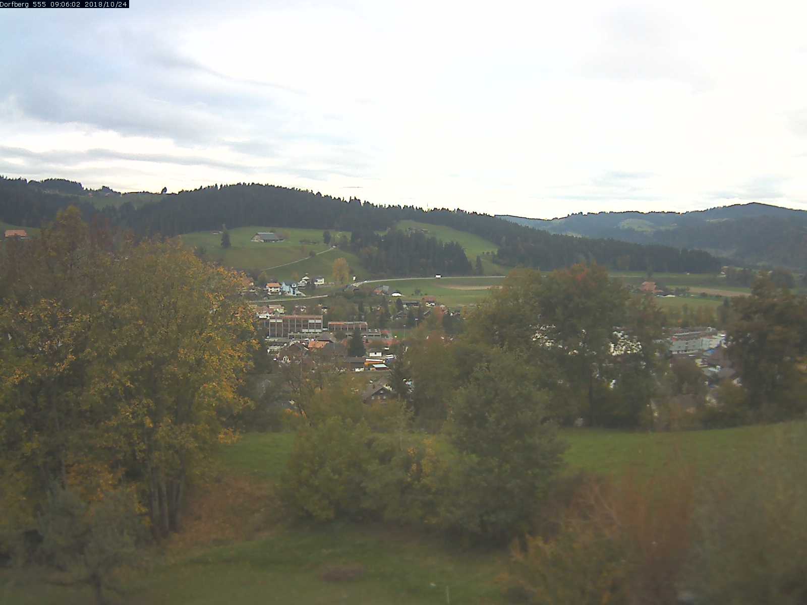 Webcam-Bild: Aussicht vom Dorfberg in Langnau 20181024-090601