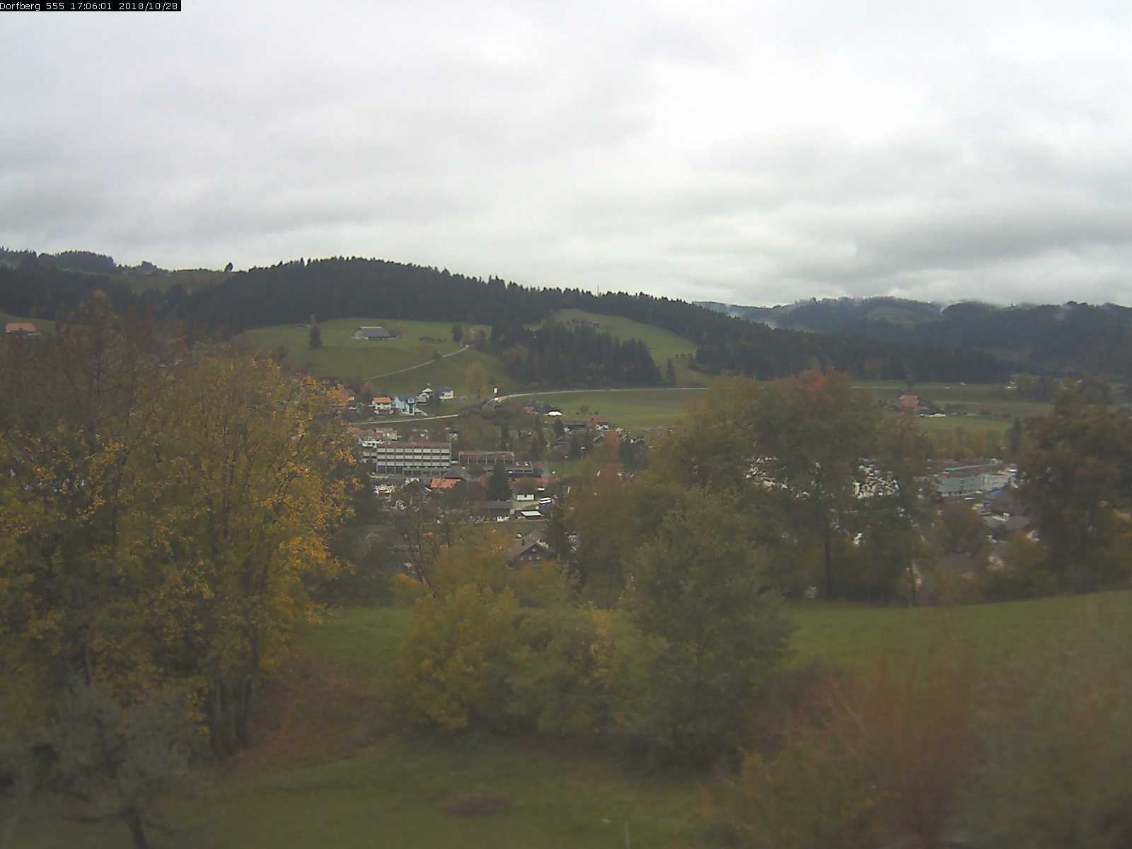 Webcam-Bild: Aussicht vom Dorfberg in Langnau 20181028-170601