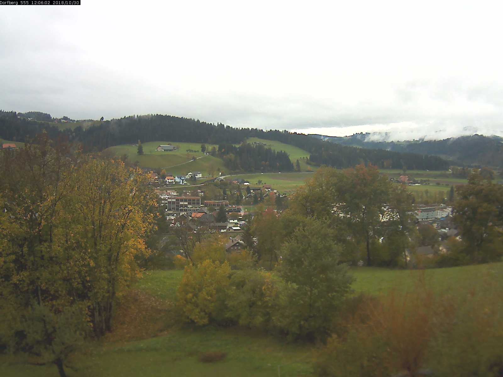 Webcam-Bild: Aussicht vom Dorfberg in Langnau 20181030-120601