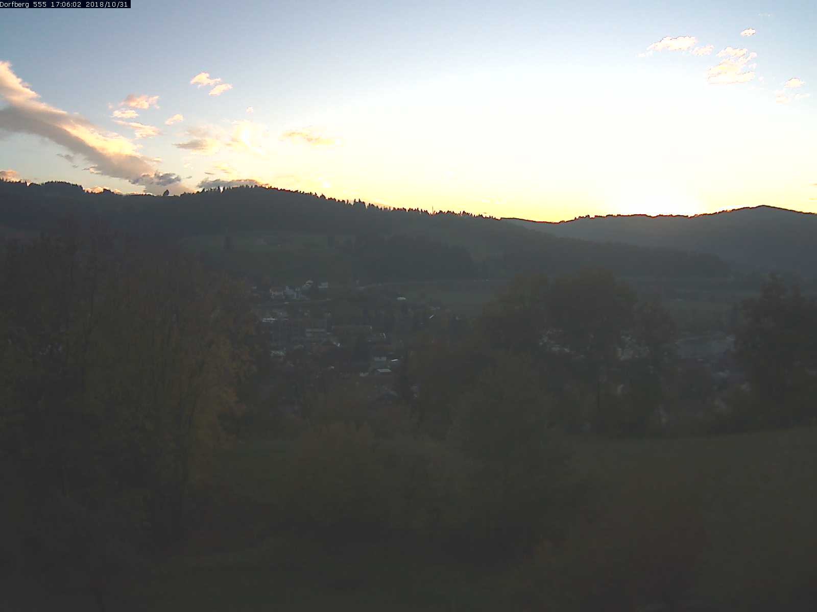 Webcam-Bild: Aussicht vom Dorfberg in Langnau 20181031-170601