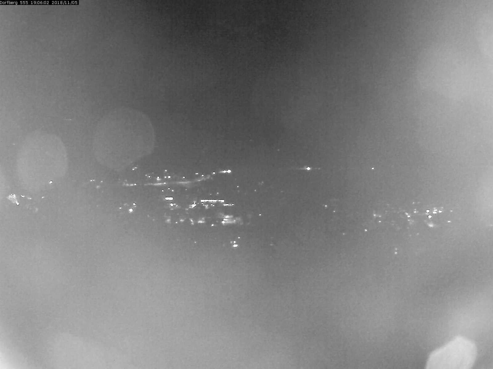 Webcam-Bild: Aussicht vom Dorfberg in Langnau 20181105-190601