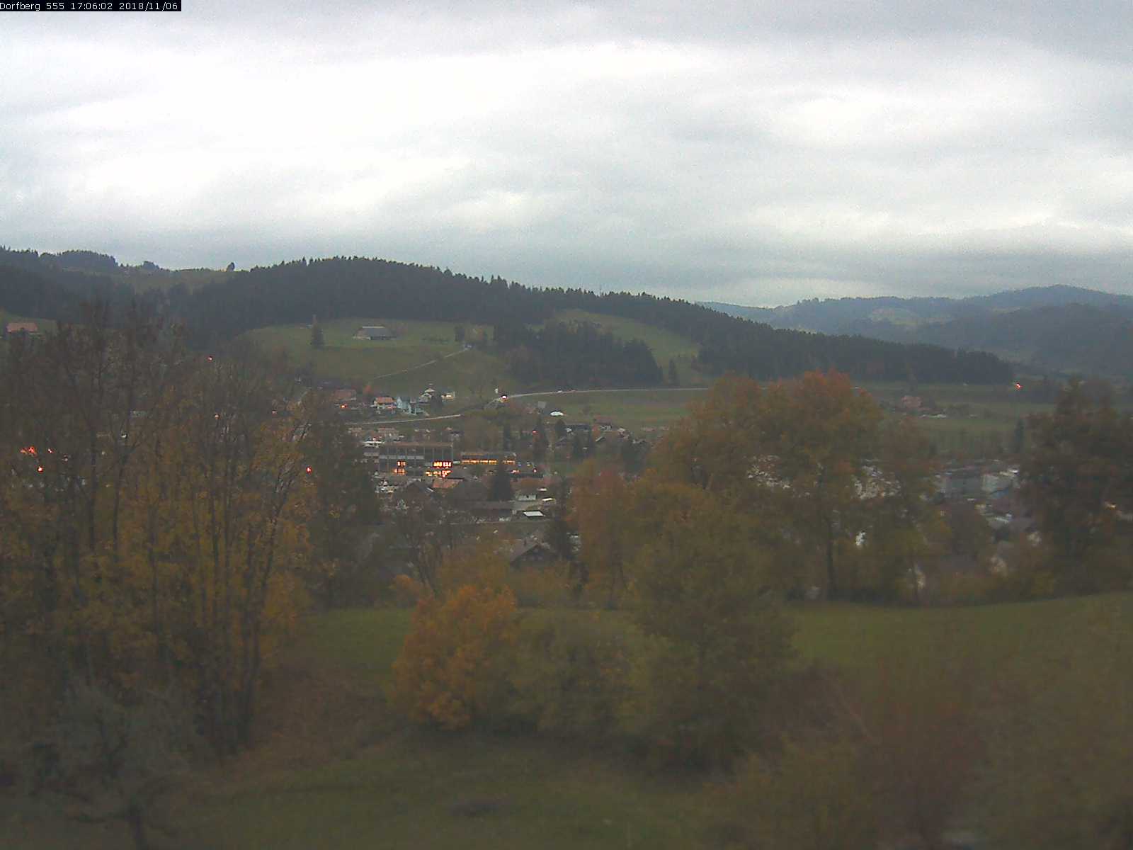Webcam-Bild: Aussicht vom Dorfberg in Langnau 20181106-170601