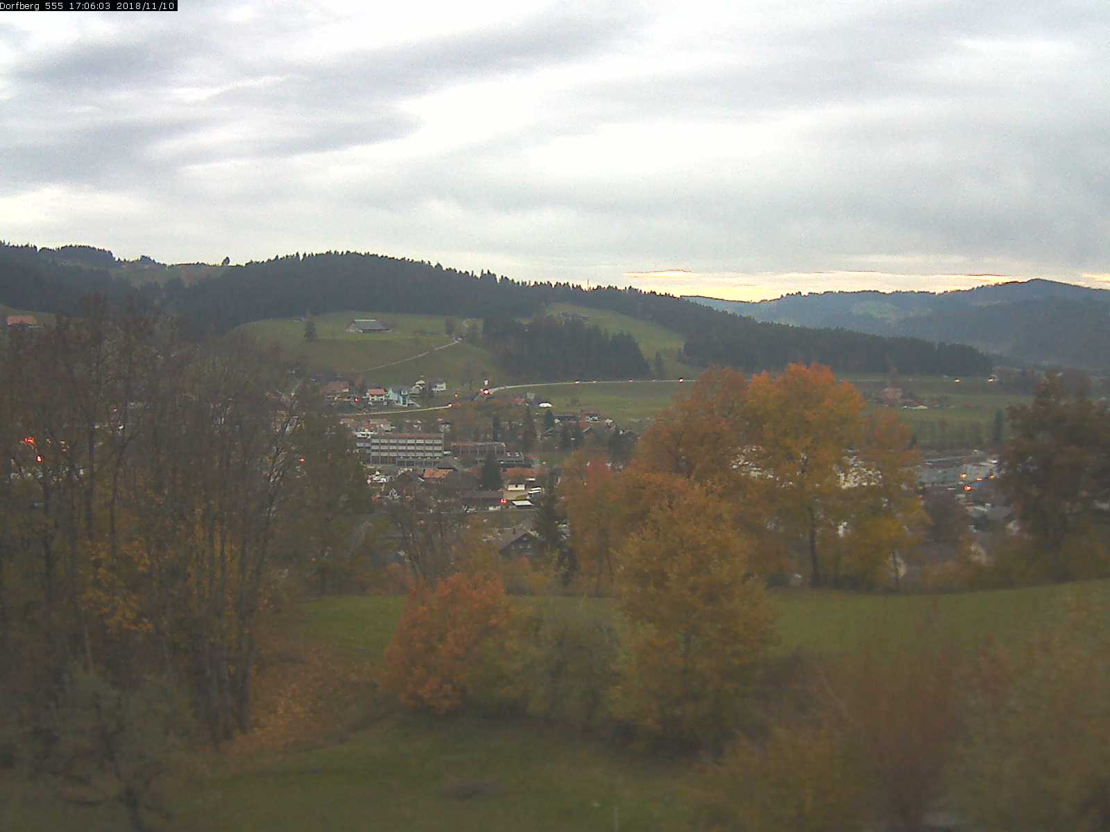 Webcam-Bild: Aussicht vom Dorfberg in Langnau 20181110-170601