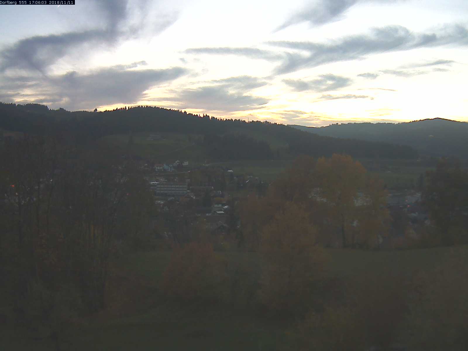 Webcam-Bild: Aussicht vom Dorfberg in Langnau 20181111-170601