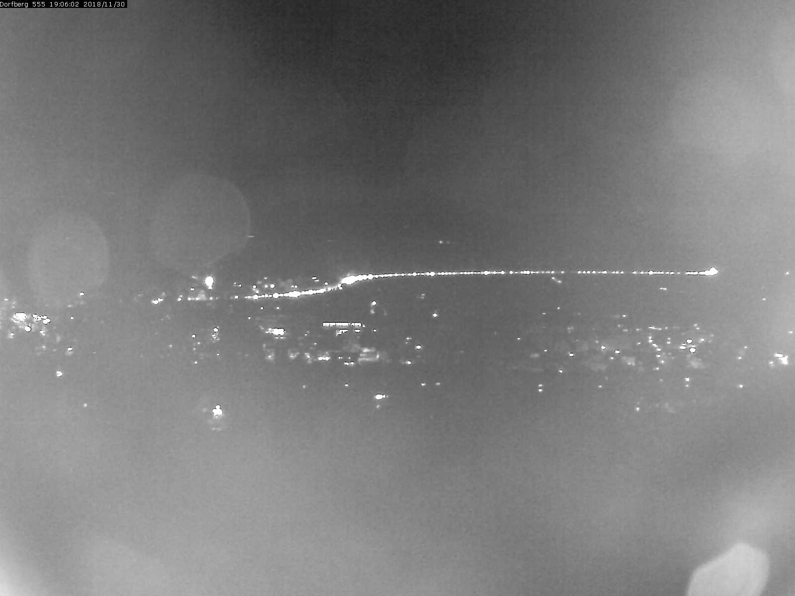 Webcam-Bild: Aussicht vom Dorfberg in Langnau 20181130-190601