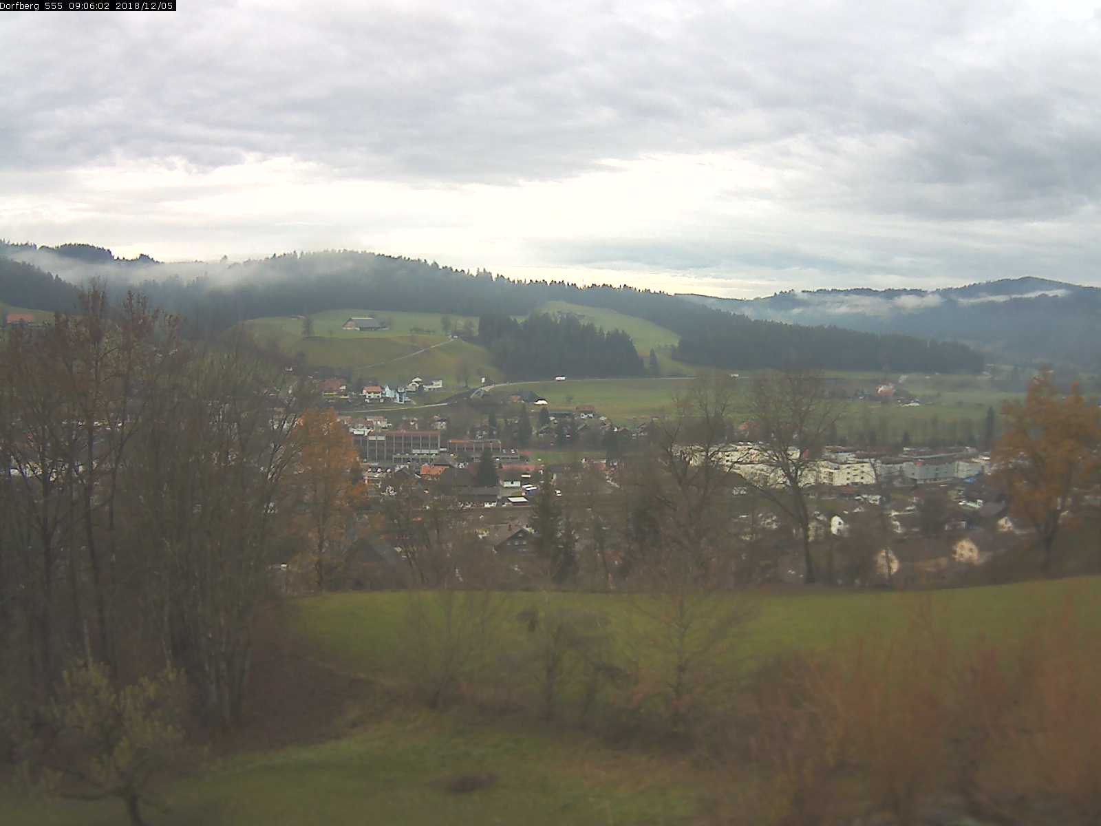 Webcam-Bild: Aussicht vom Dorfberg in Langnau 20181205-090601