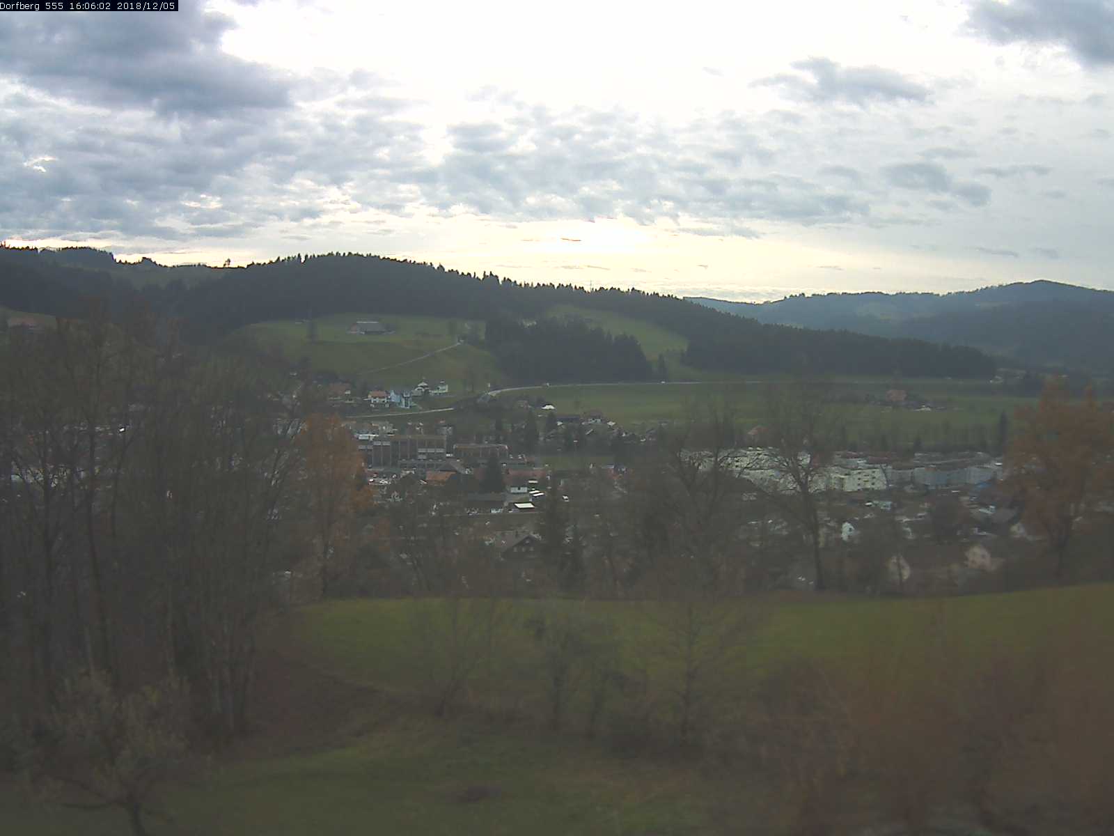 Webcam-Bild: Aussicht vom Dorfberg in Langnau 20181205-160601