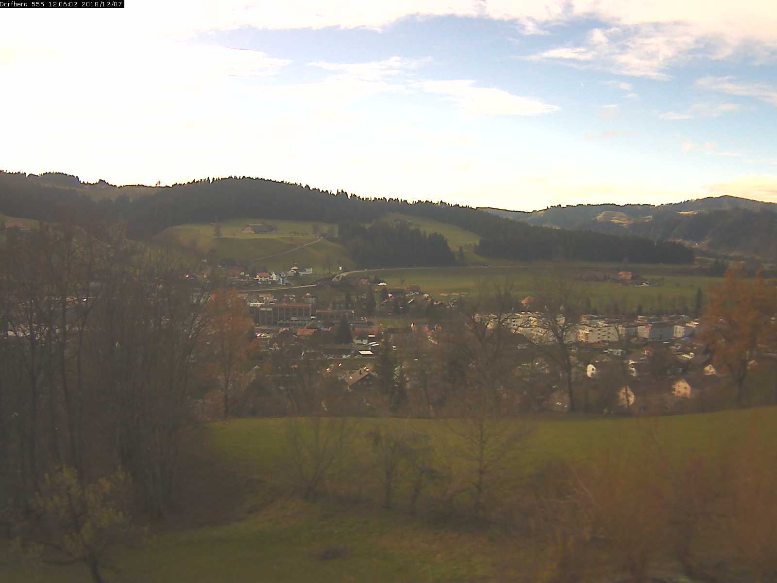 Webcam-Bild: Aussicht vom Dorfberg in Langnau 20181207-120601