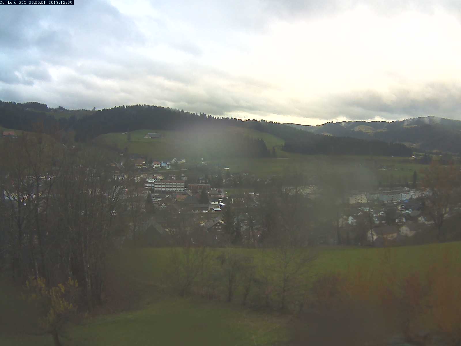 Webcam-Bild: Aussicht vom Dorfberg in Langnau 20181209-090601