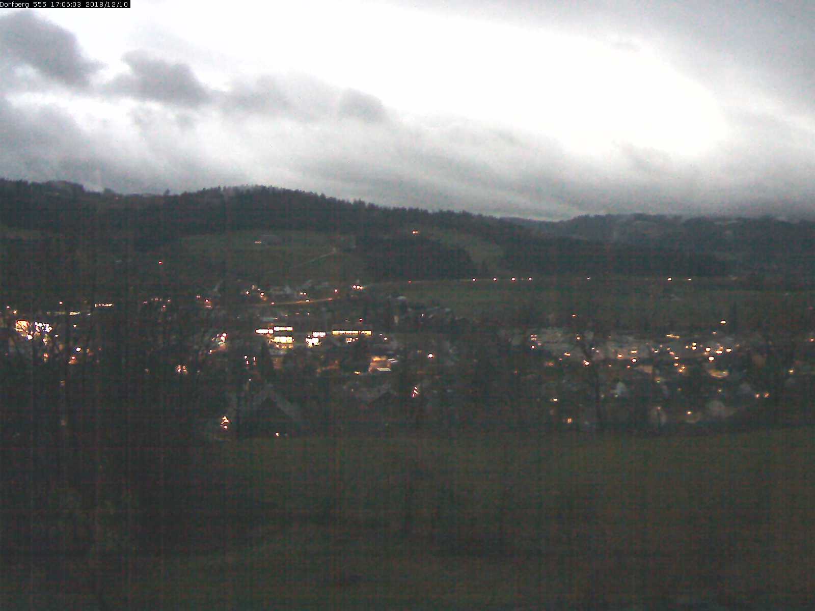 Webcam-Bild: Aussicht vom Dorfberg in Langnau 20181210-170601