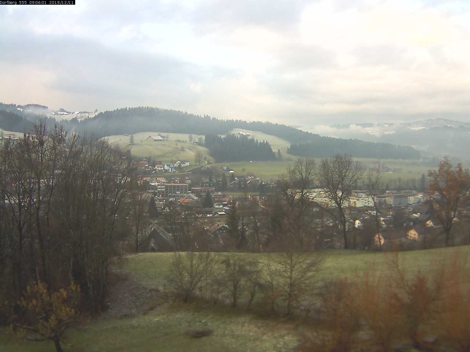 Webcam-Bild: Aussicht vom Dorfberg in Langnau 20181211-090601