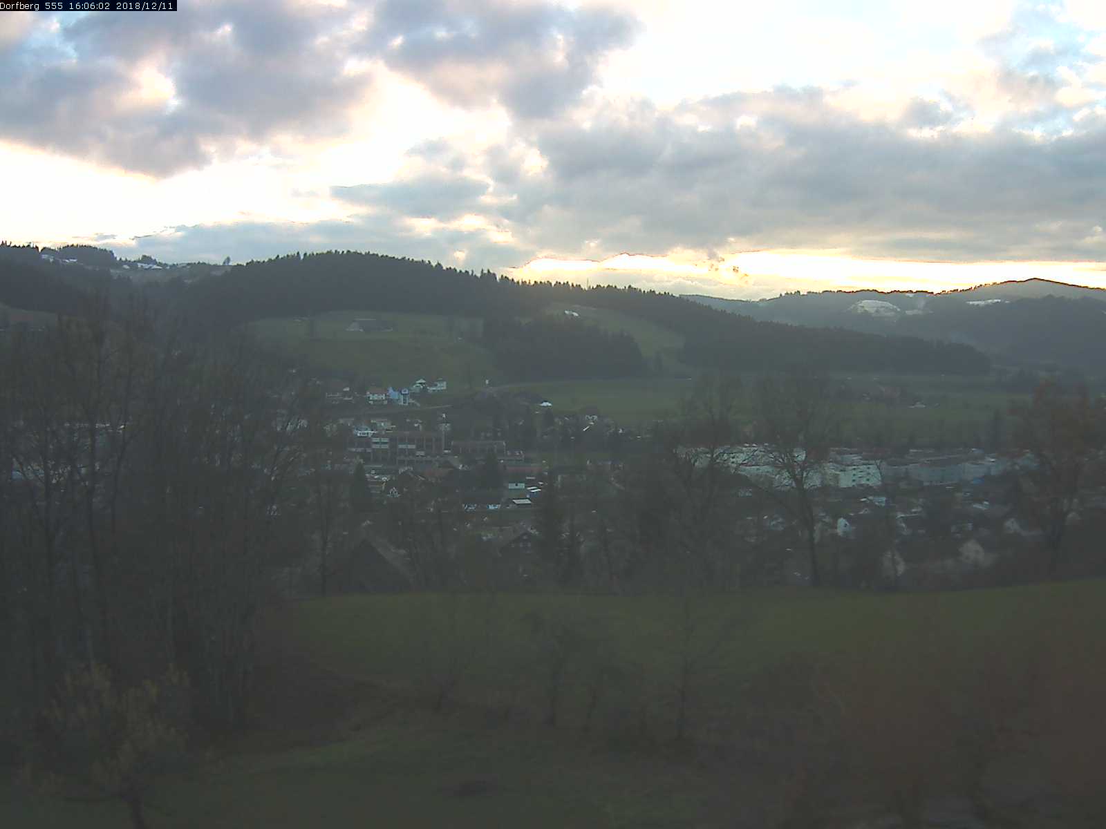 Webcam-Bild: Aussicht vom Dorfberg in Langnau 20181211-160601