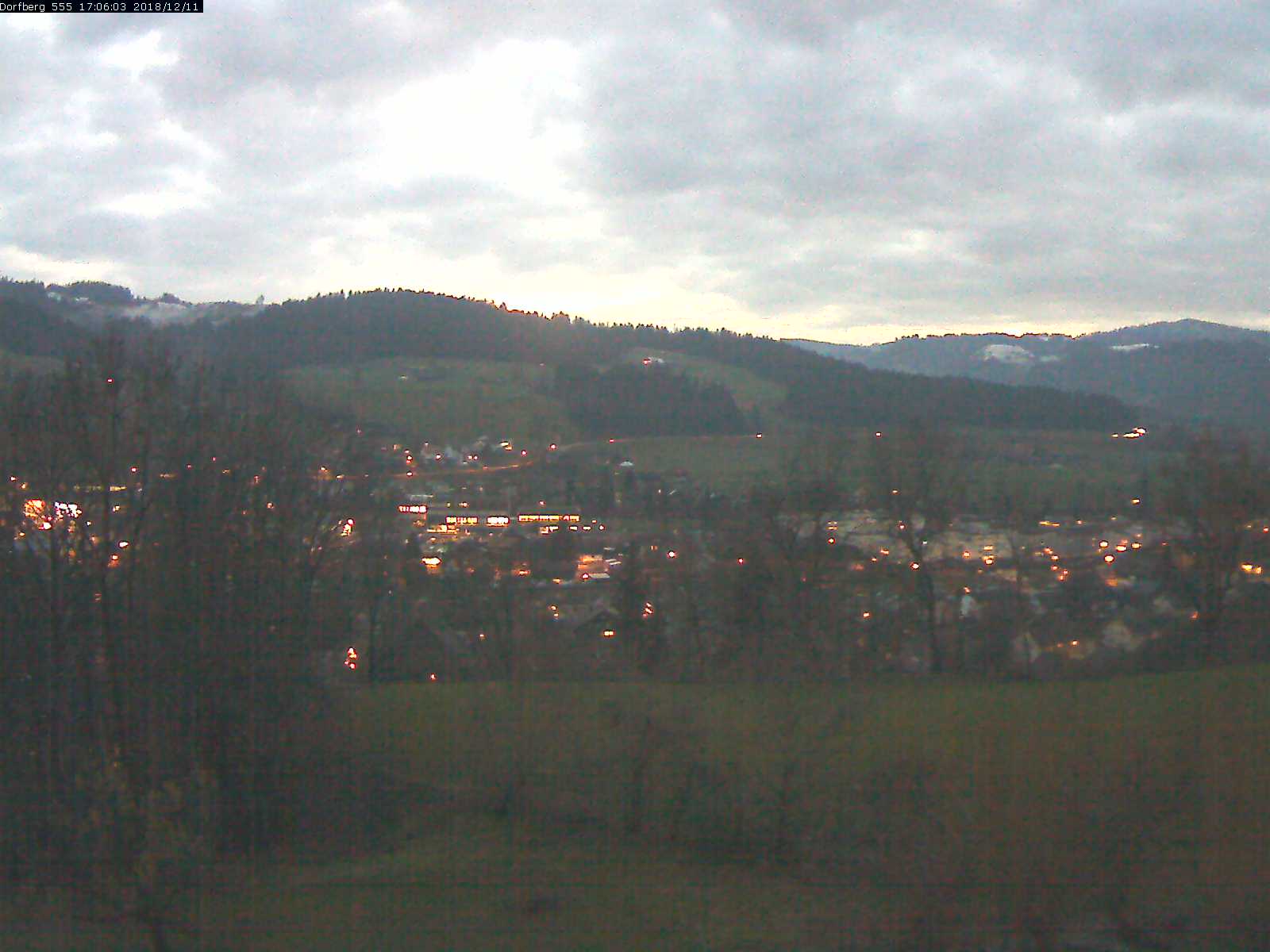 Webcam-Bild: Aussicht vom Dorfberg in Langnau 20181211-170602