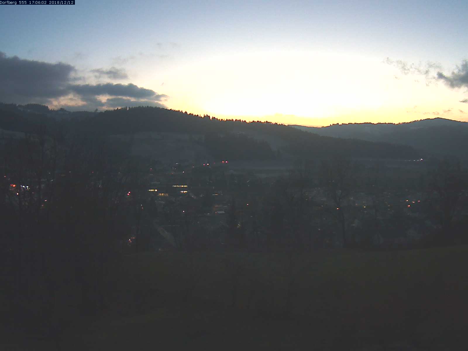 Webcam-Bild: Aussicht vom Dorfberg in Langnau 20181212-170601