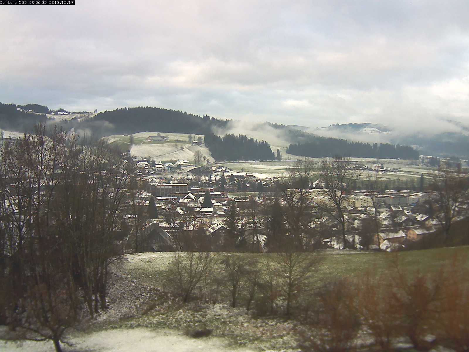 Webcam-Bild: Aussicht vom Dorfberg in Langnau 20181217-090601