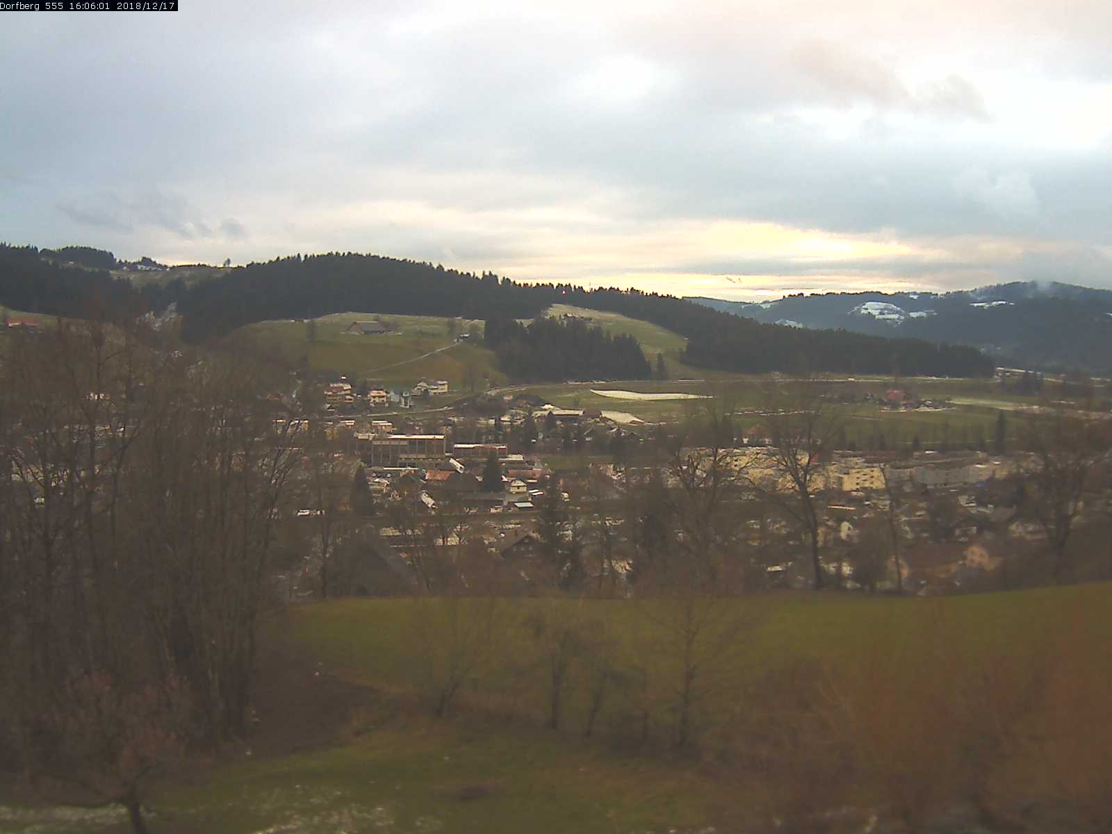 Webcam-Bild: Aussicht vom Dorfberg in Langnau 20181217-160601