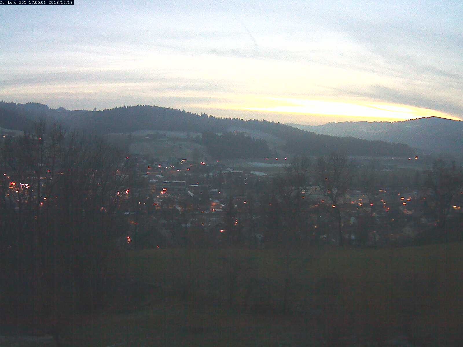 Webcam-Bild: Aussicht vom Dorfberg in Langnau 20181218-170601
