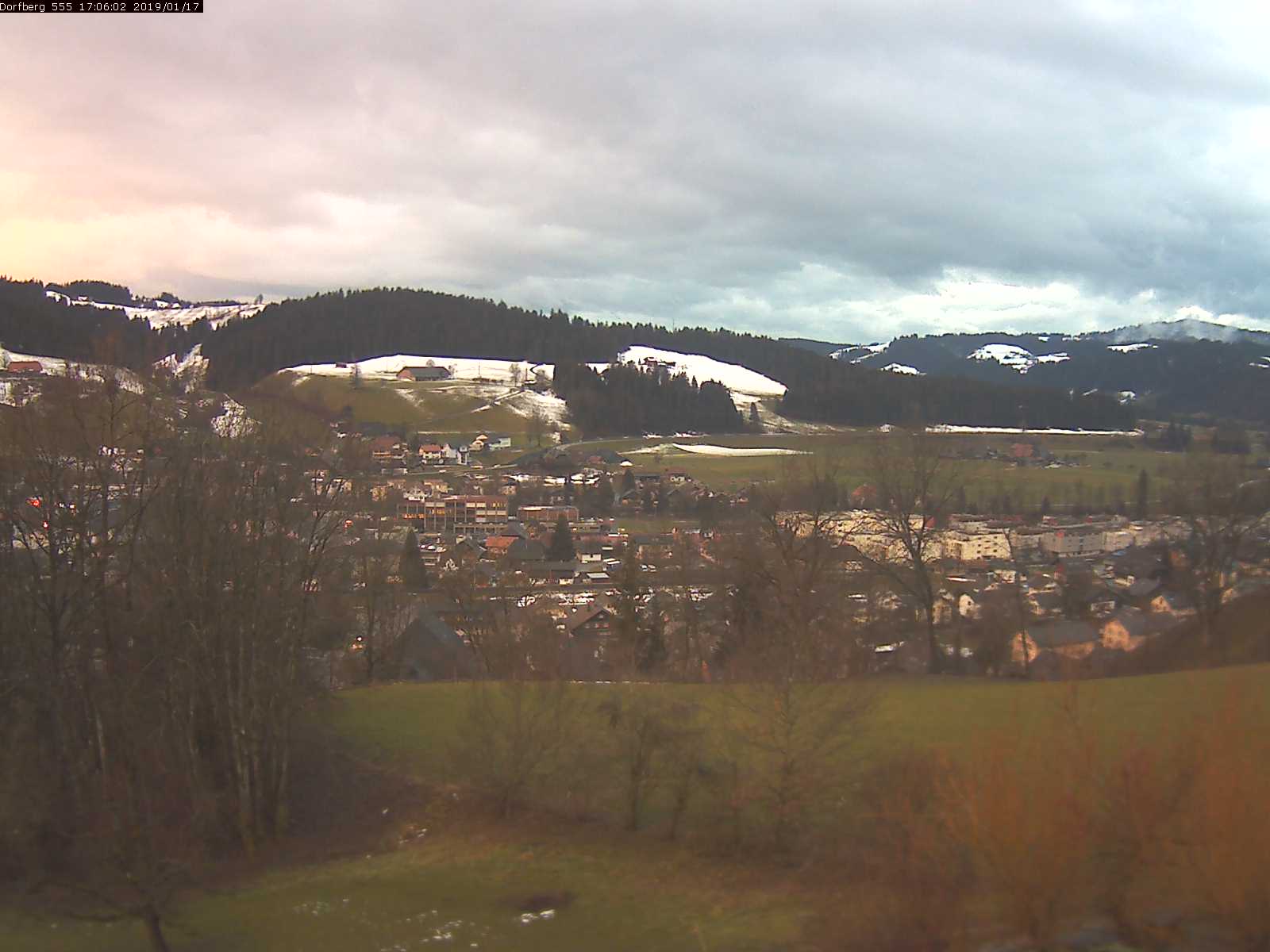 Webcam-Bild: Aussicht vom Dorfberg in Langnau 20190117-170601