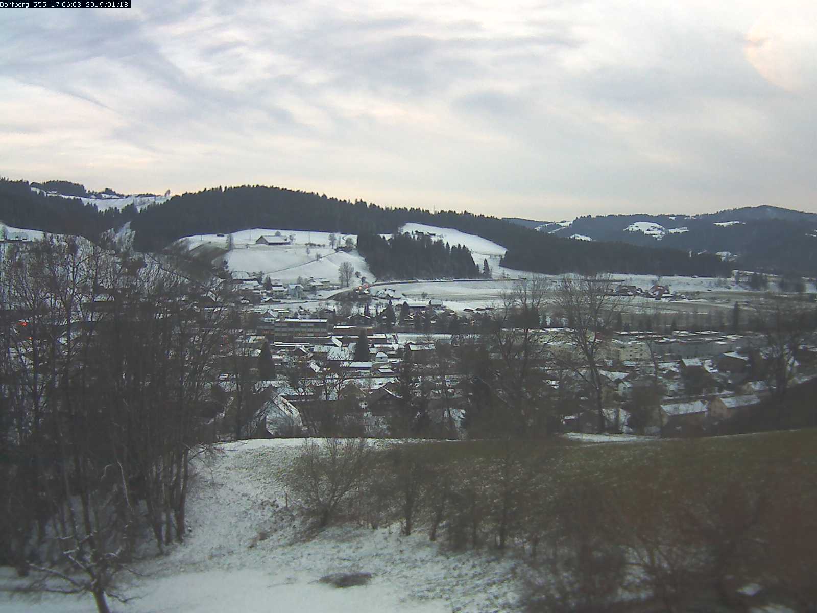 Webcam-Bild: Aussicht vom Dorfberg in Langnau 20190118-170601