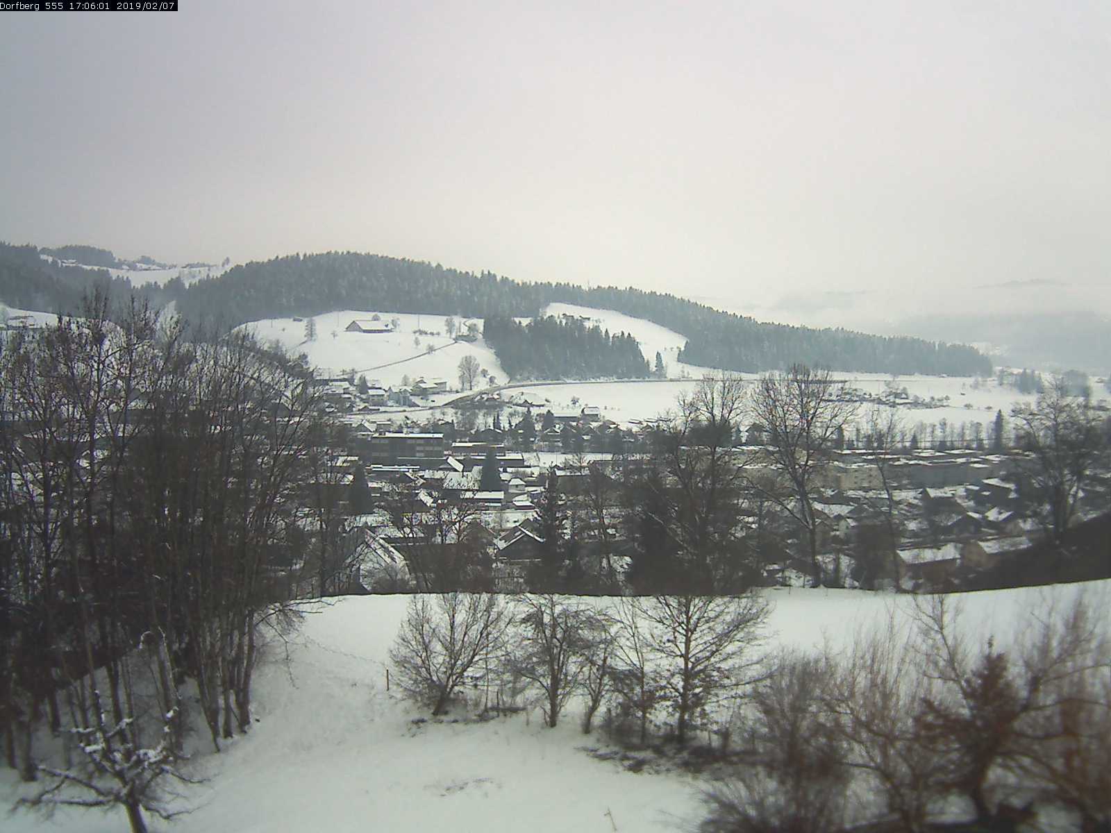 Webcam-Bild: Aussicht vom Dorfberg in Langnau 20190207-170601