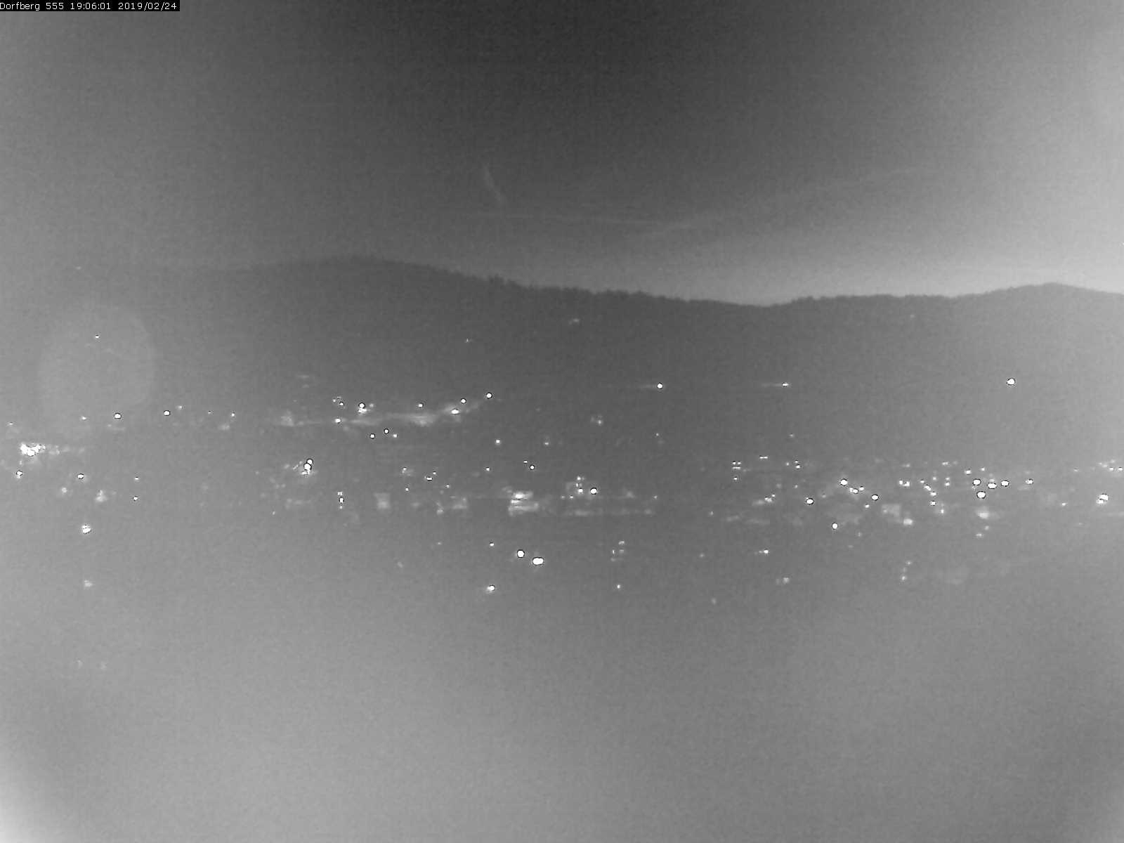 Webcam-Bild: Aussicht vom Dorfberg in Langnau 20190224-190601