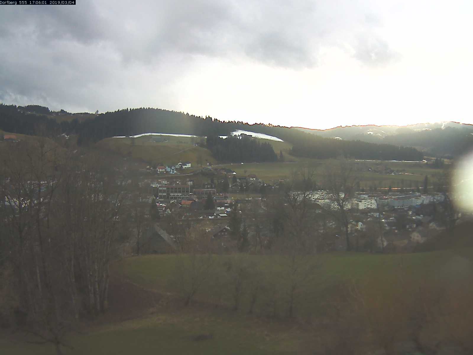 Webcam-Bild: Aussicht vom Dorfberg in Langnau 20190304-170601