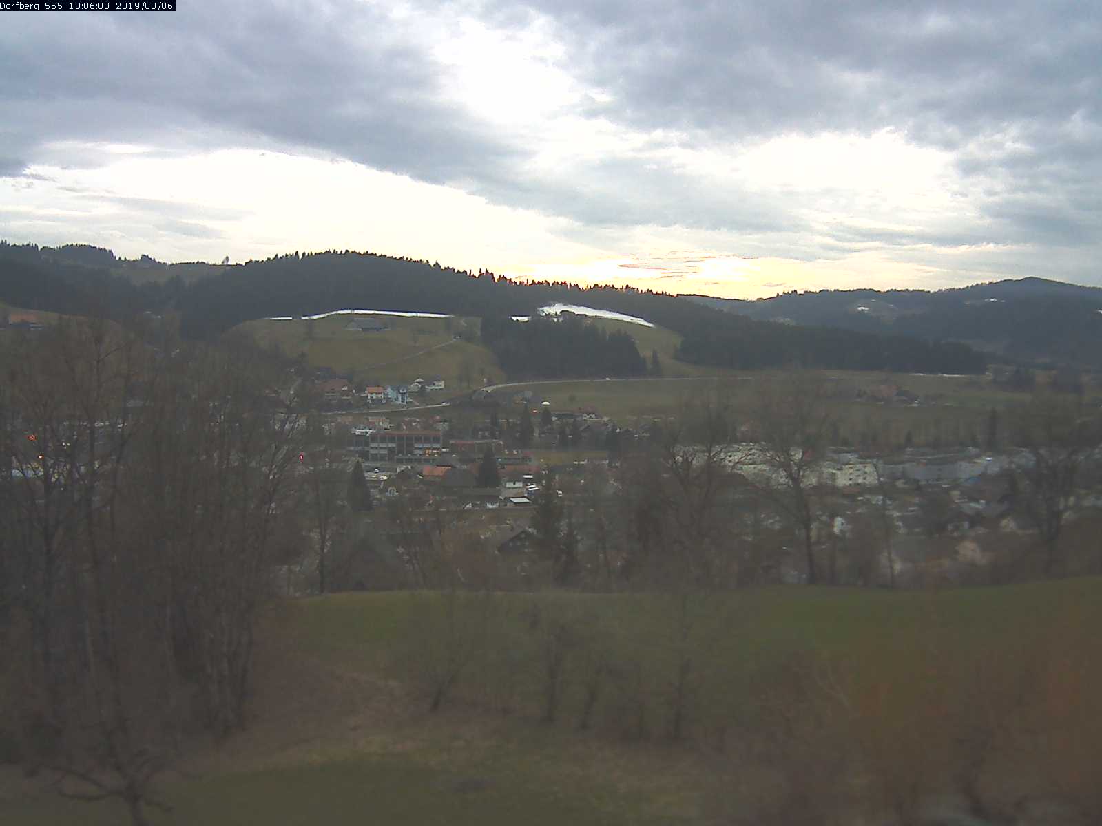 Webcam-Bild: Aussicht vom Dorfberg in Langnau 20190306-180601